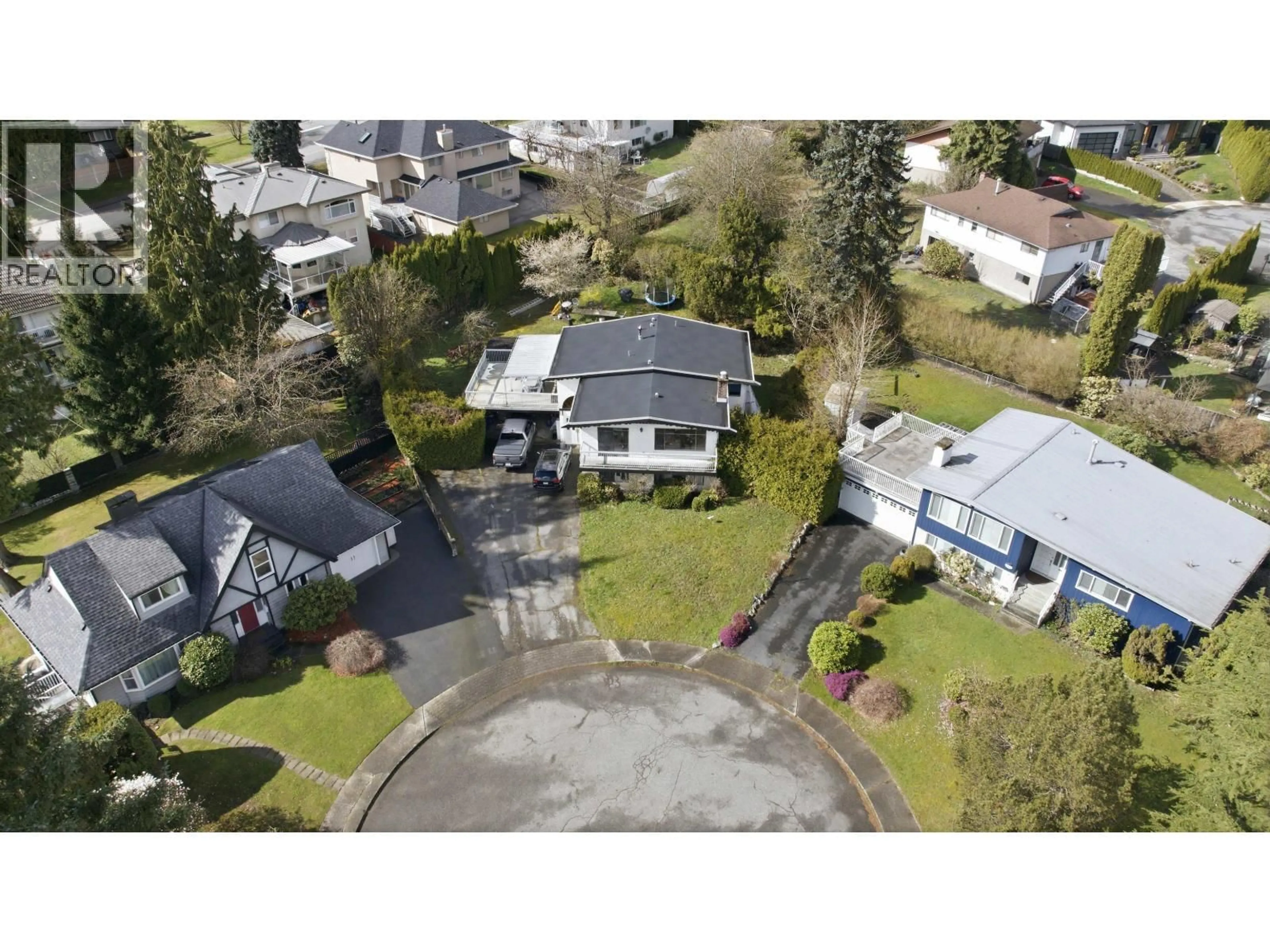 A pic from outside/outdoor area/front of a property/back of a property/a pic from drone, street for 3355 CARDINAL DRIVE, Burnaby British Columbia V5A2T7