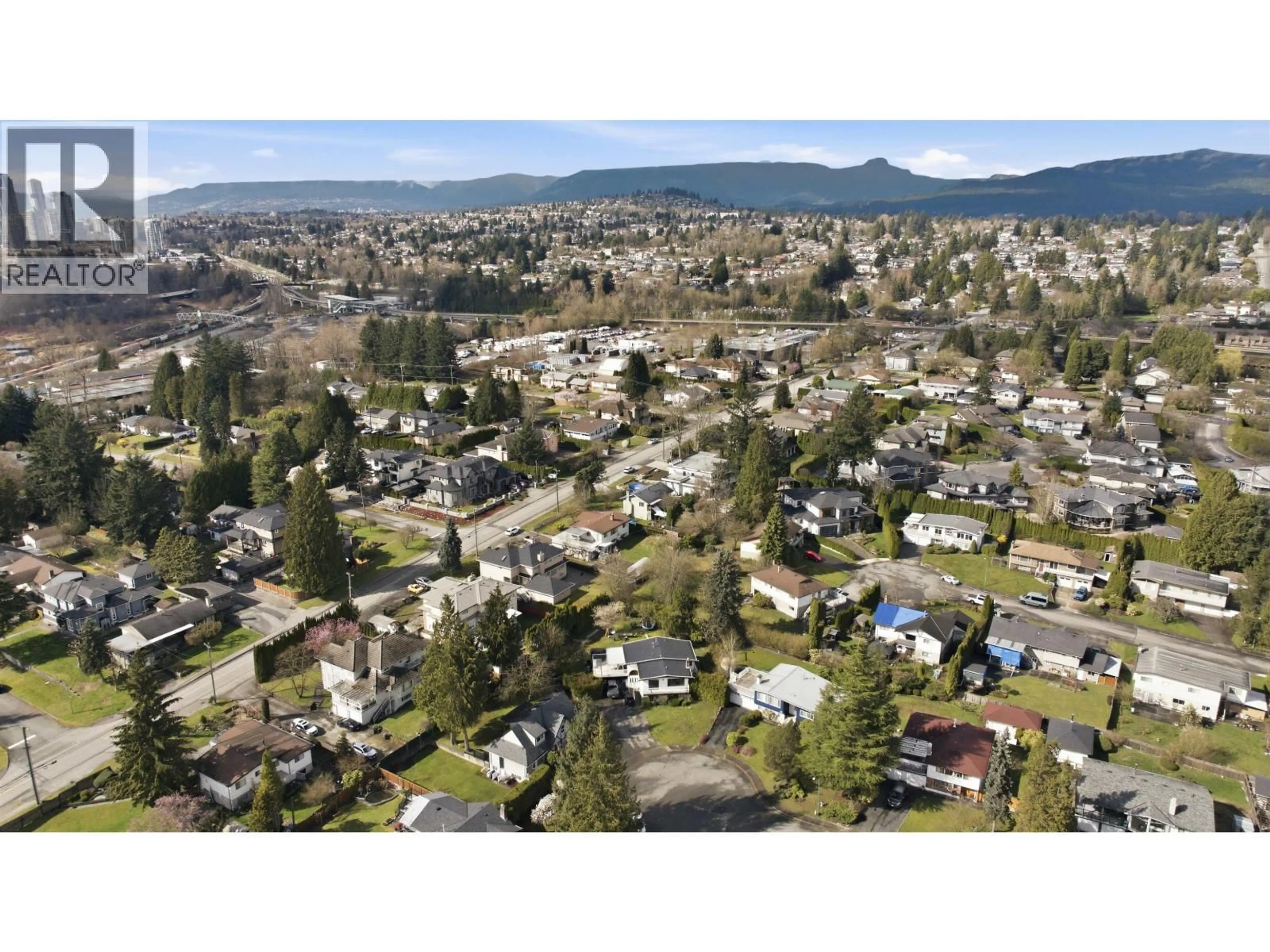 A pic from outside/outdoor area/front of a property/back of a property/a pic from drone, mountain view for 3355 CARDINAL DRIVE, Burnaby British Columbia V5A2T7