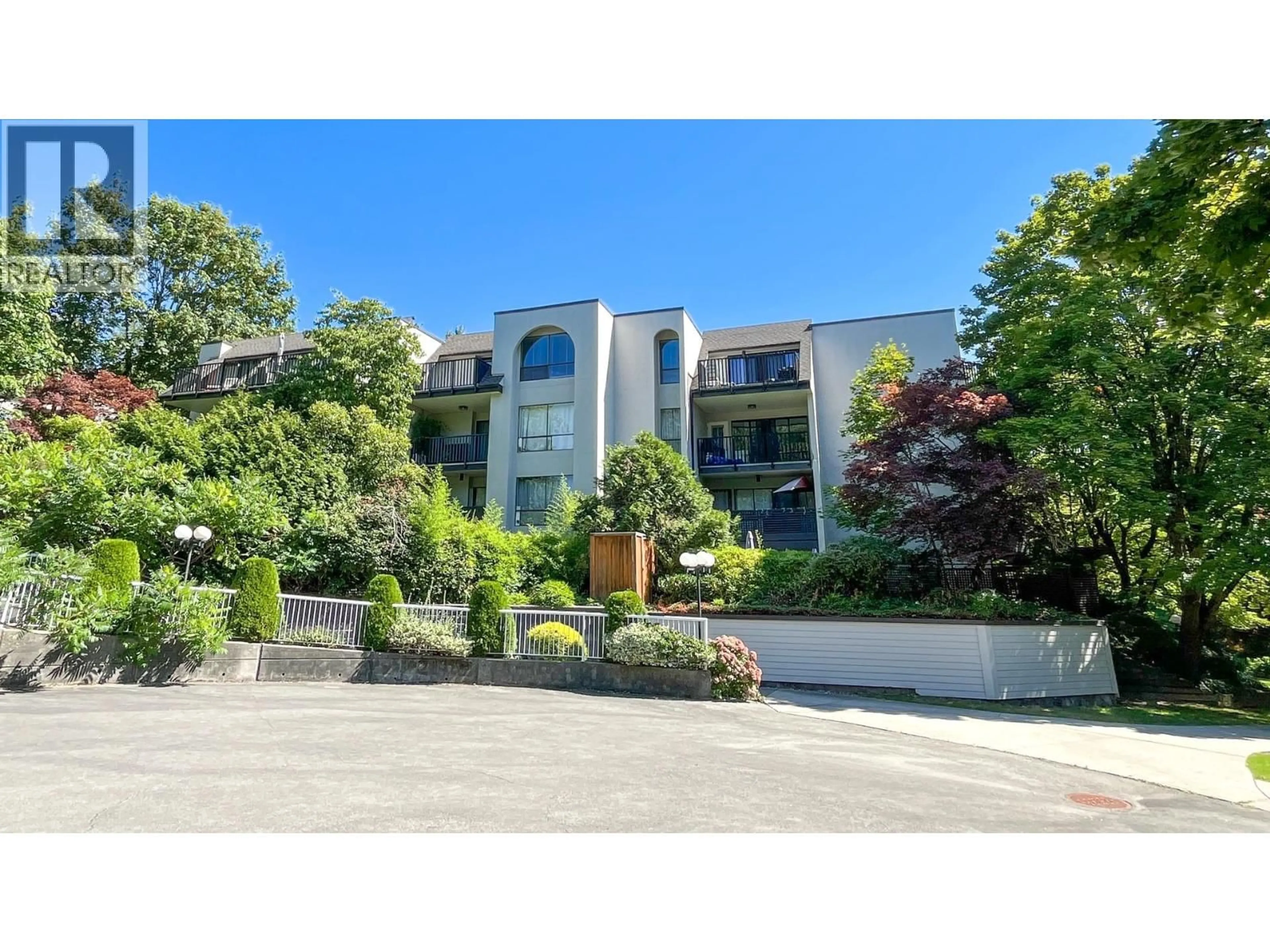 A pic from outside/outdoor area/front of a property/back of a property/a pic from drone, street for 416 - 1945 WOODWAY PLACE, Burnaby British Columbia V5B4S4