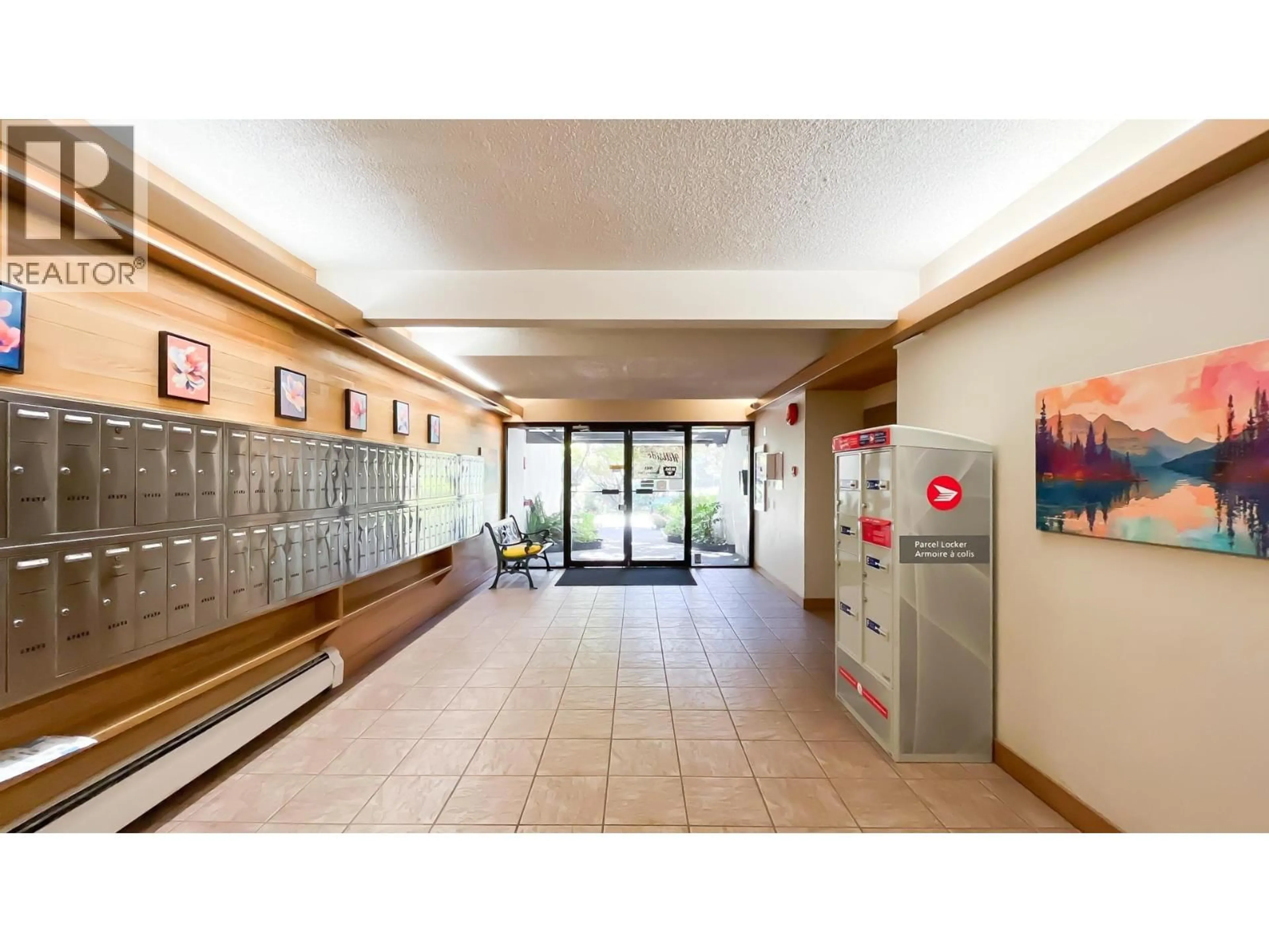 Indoor foyer for 416 - 1945 WOODWAY PLACE, Burnaby British Columbia V5B4S4