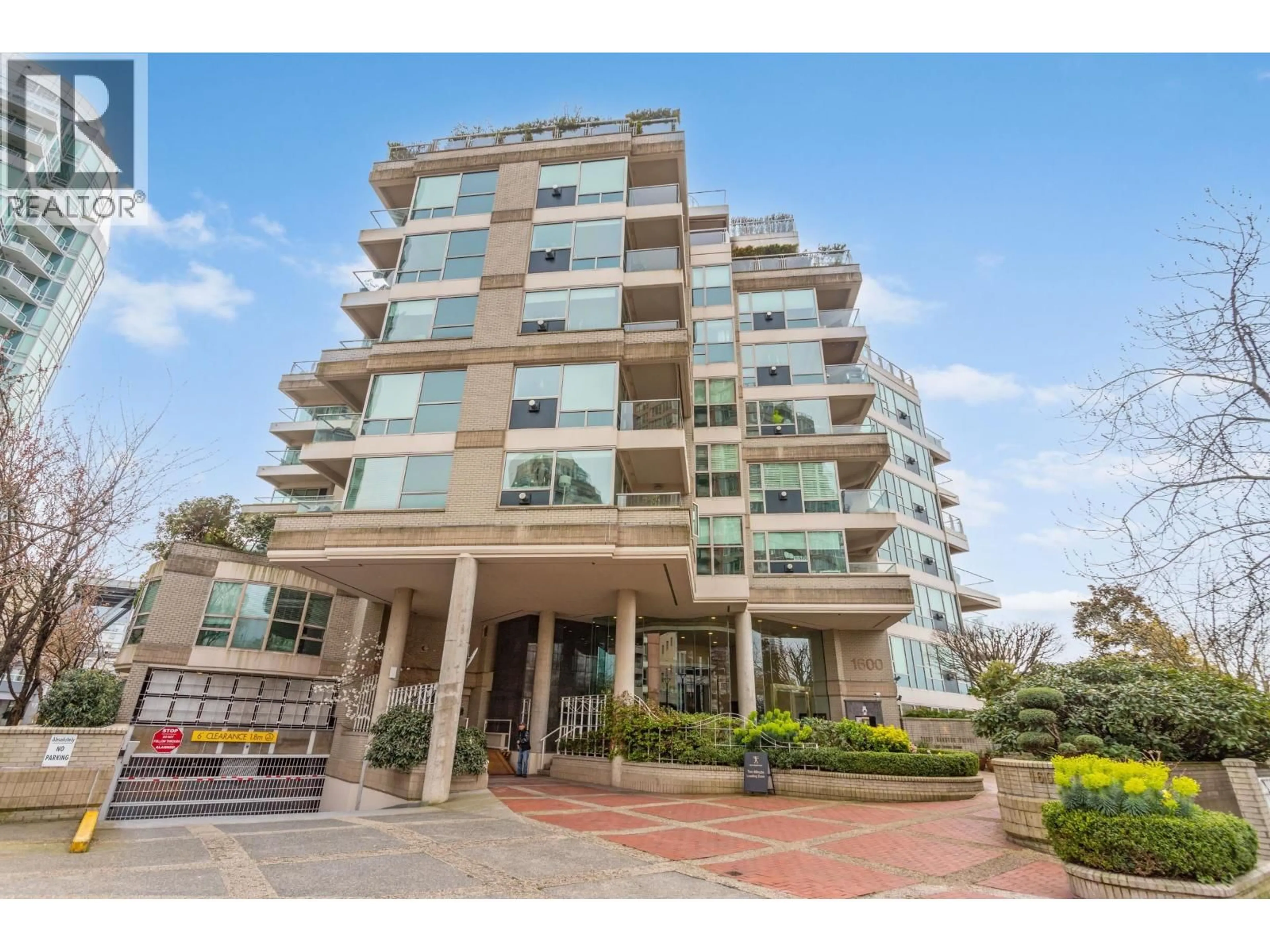 Indoor foyer for 504 - 1600 HORNBY STREET, Vancouver British Columbia V6Z2S4