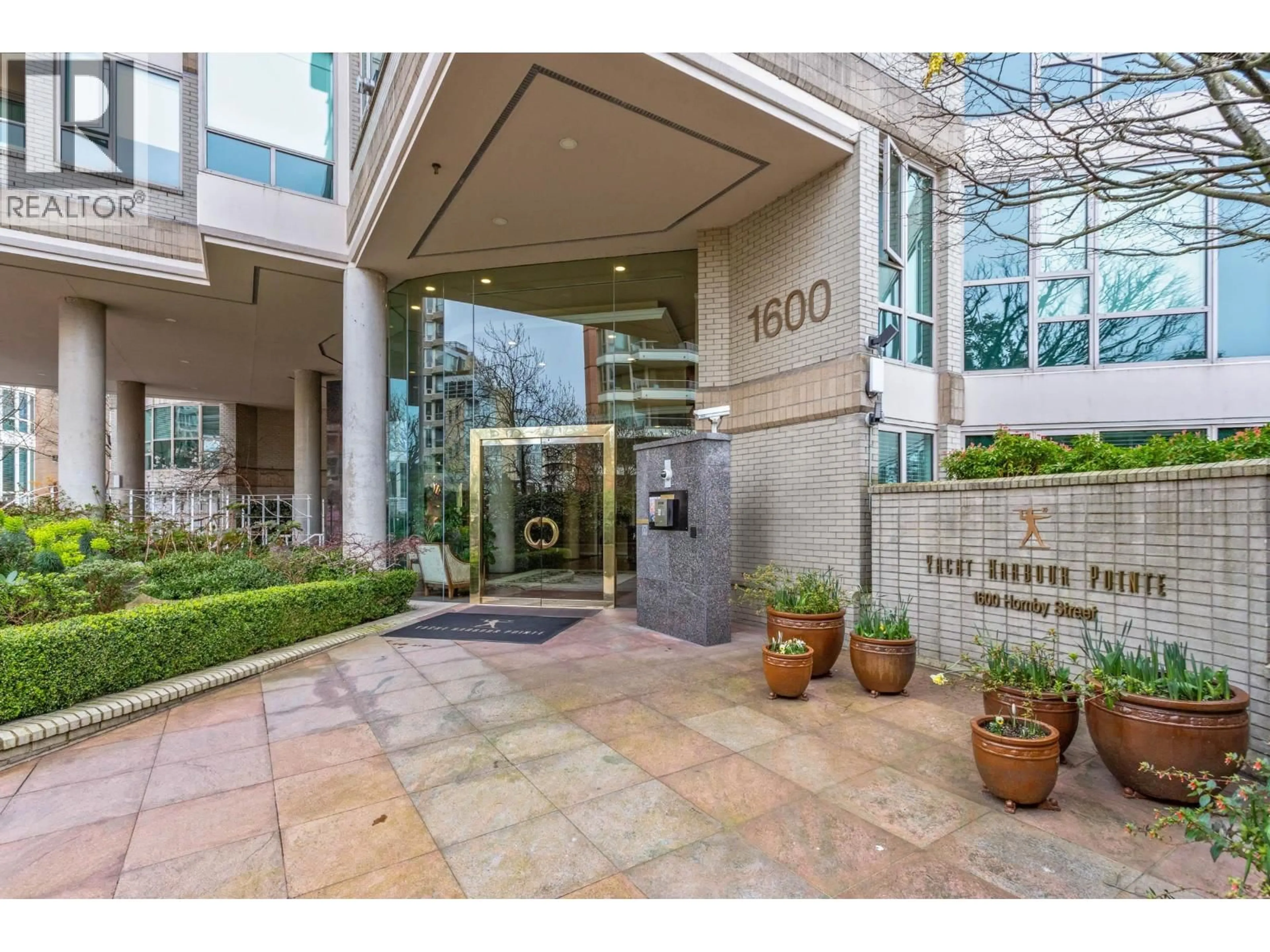 Indoor foyer for 504 - 1600 HORNBY STREET, Vancouver British Columbia V6Z2S4