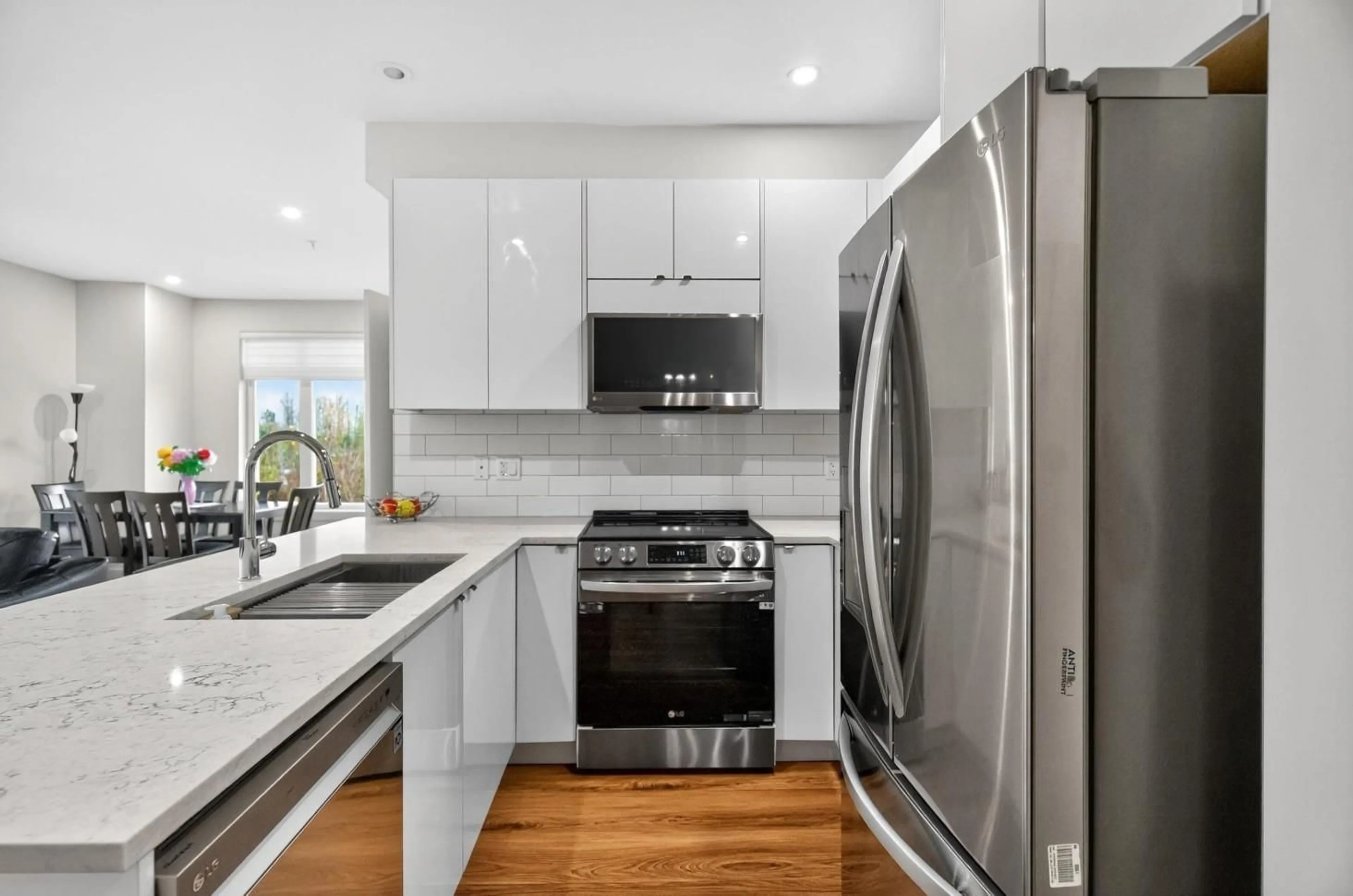 Standard kitchen, unknown for 201 - 20081 68 AVENUE, Langley British Columbia V2Y1P5