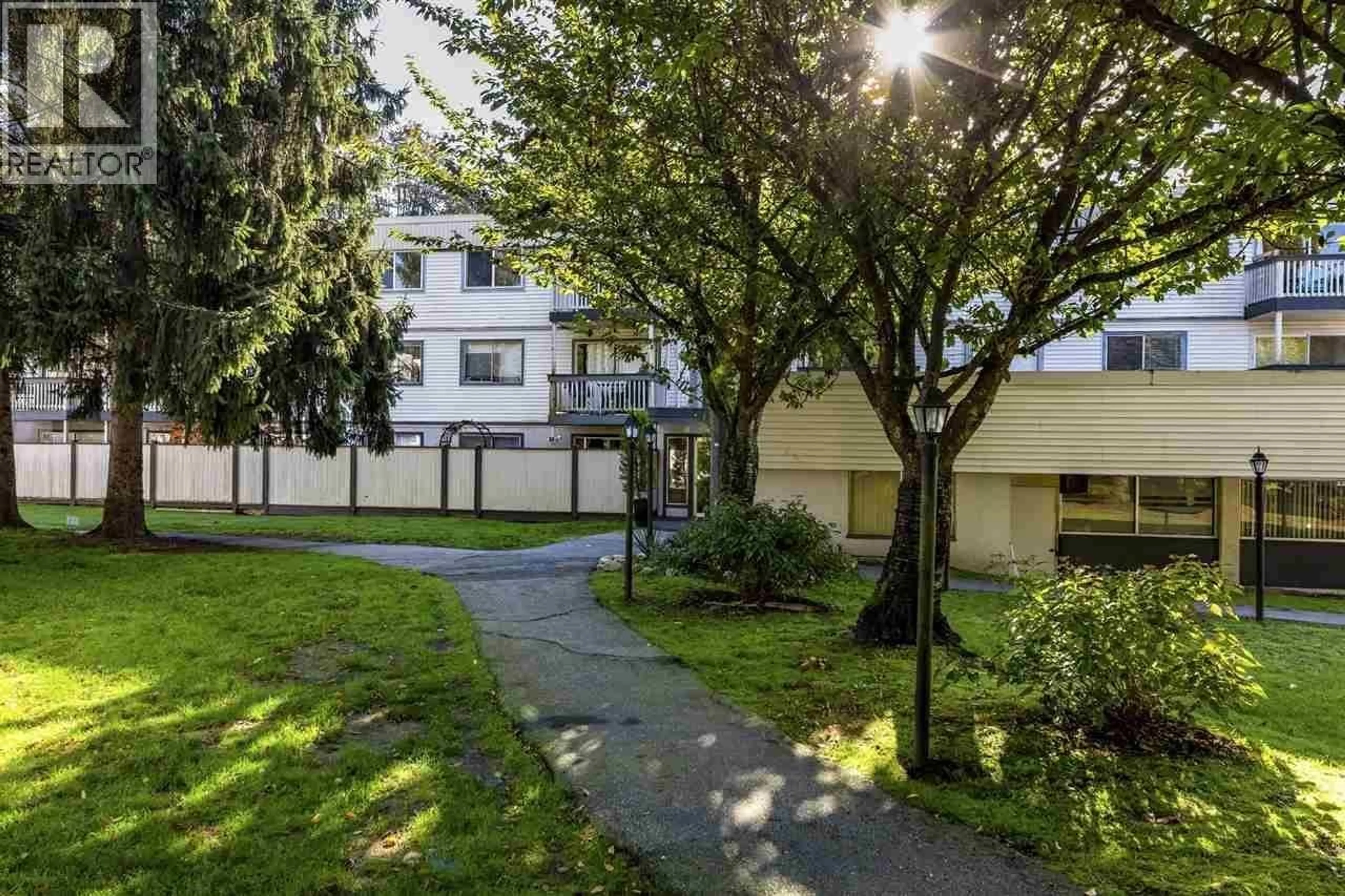 Patio, street for 212 - 780 PREMIER STREET, North Vancouver British Columbia V7J2G8