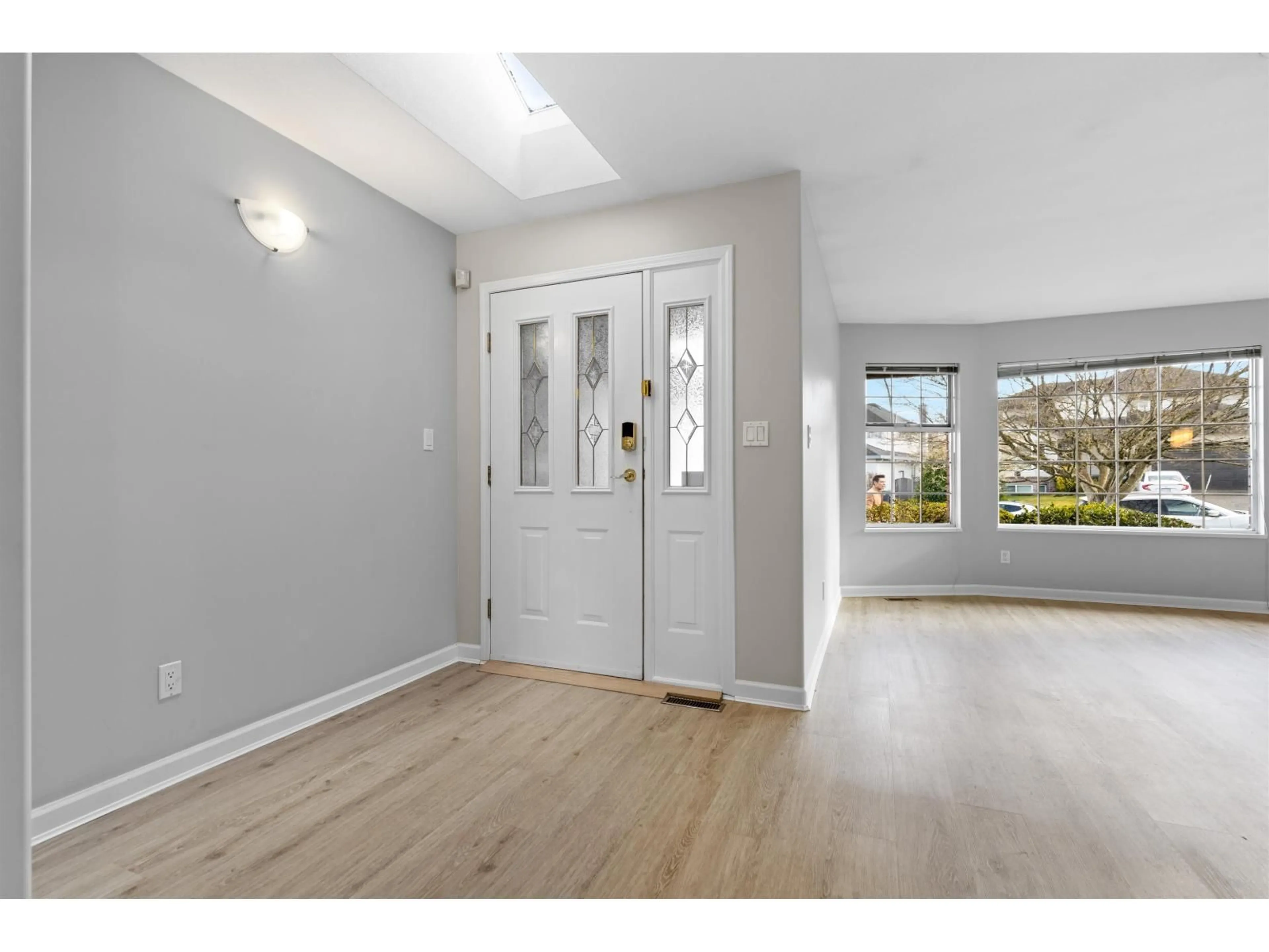 Indoor entryway for 16339 95 AVENUE, Surrey British Columbia V4N3C5