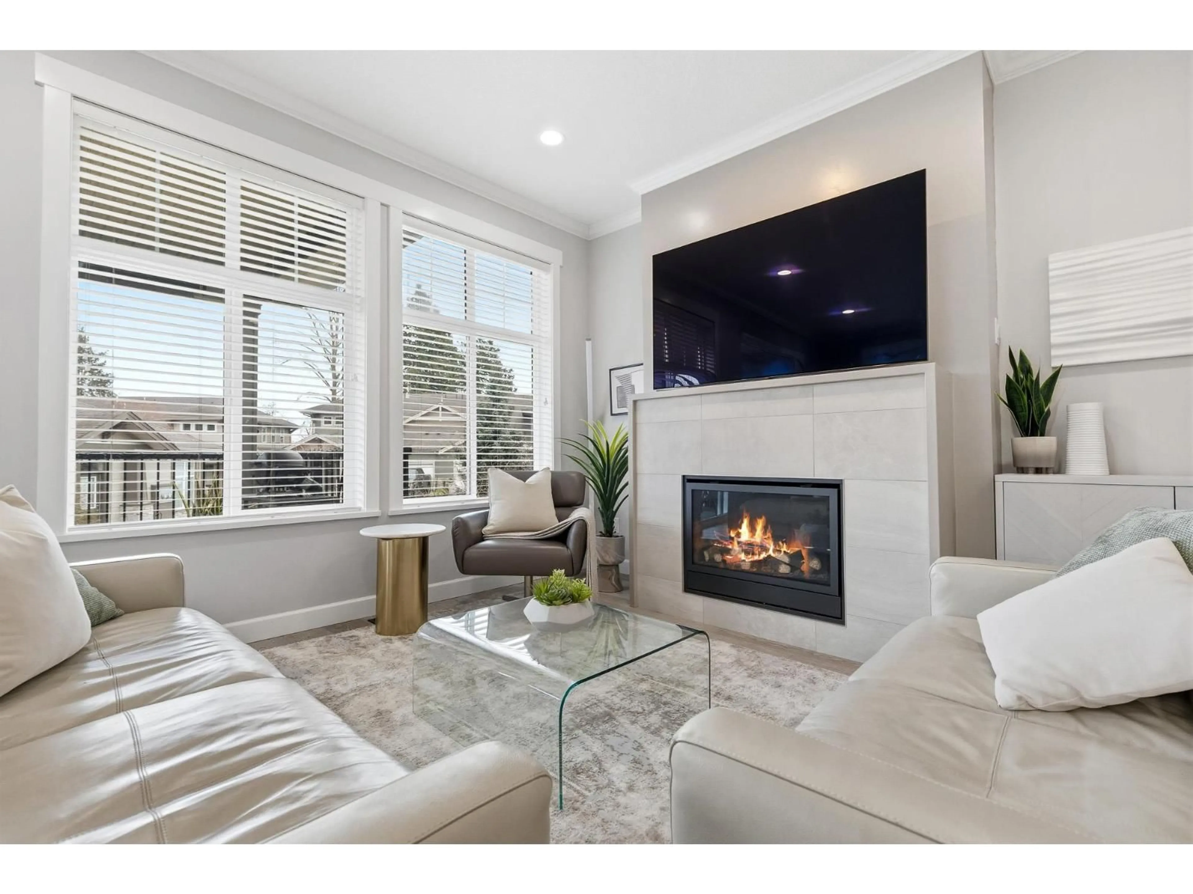 Living room with furniture, unknown for 20 - 7138 210 STREET, Langley British Columbia V2Y0V7