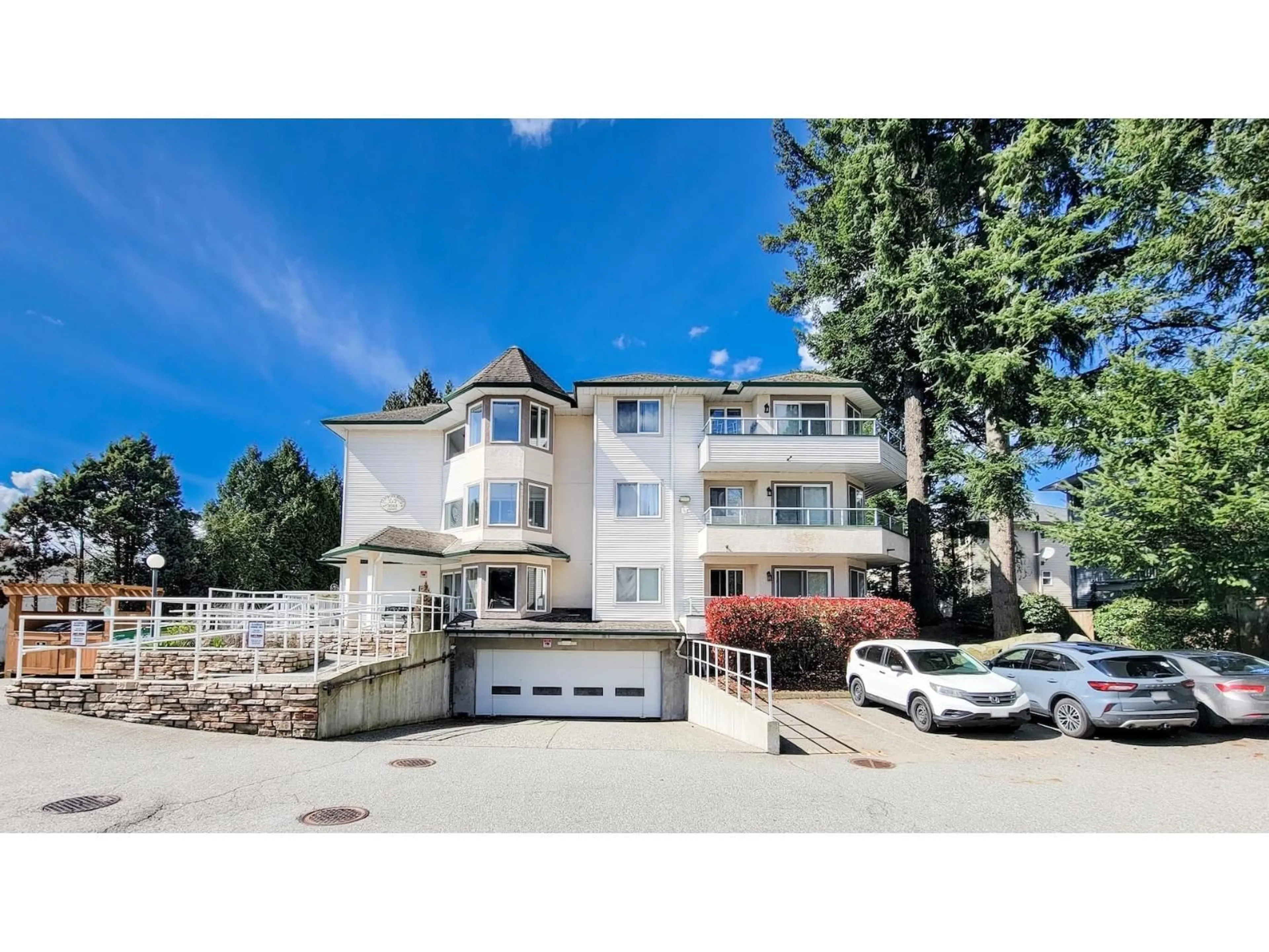 A pic from outside/outdoor area/front of a property/back of a property/a pic from drone, unknown for 112 - 3063 IMMEL STREET, Abbotsford British Columbia V2S4L3