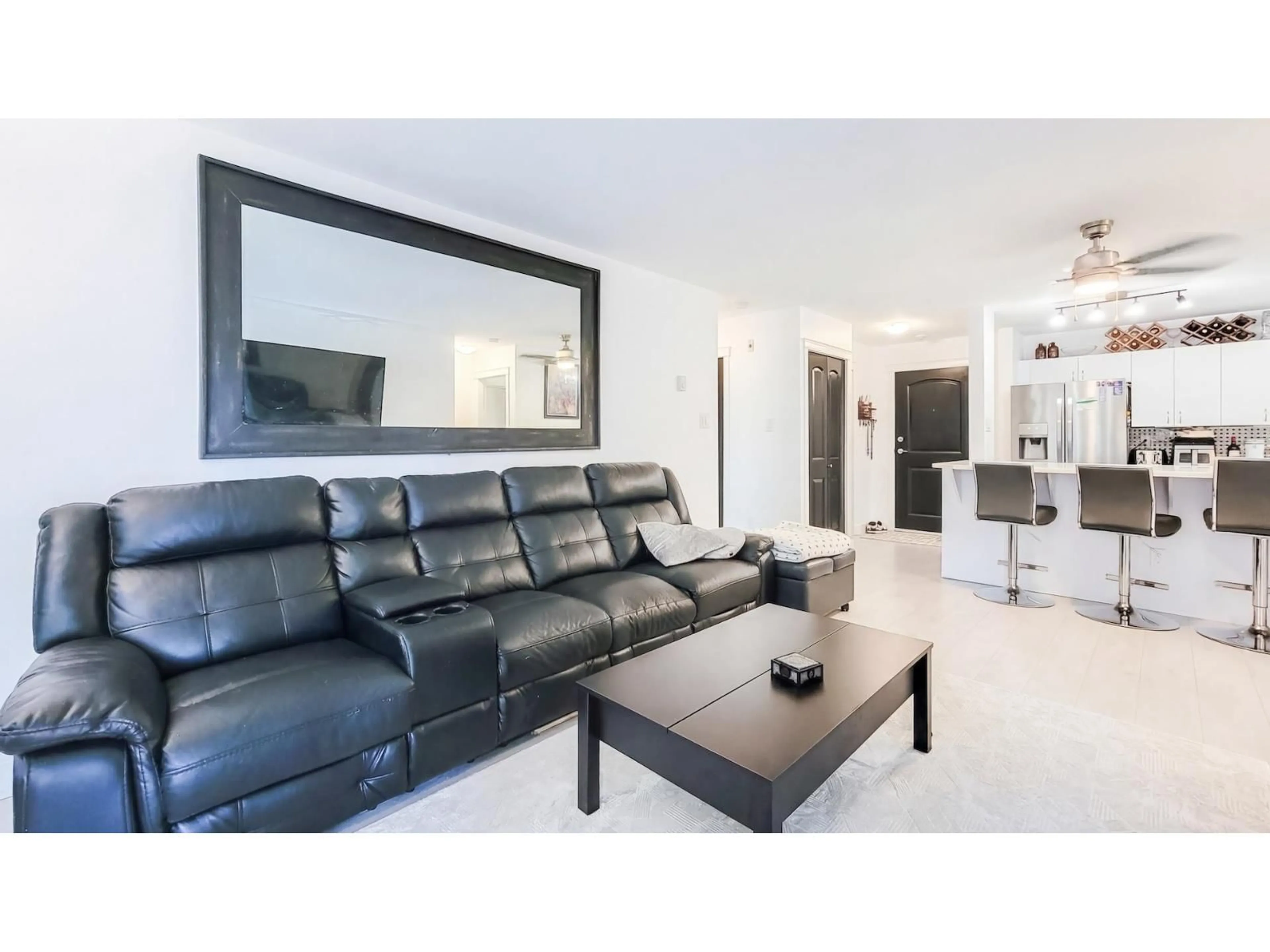 Living room with furniture, ceramic/tile floor for 112 - 3063 IMMEL STREET, Abbotsford British Columbia V2S4L3