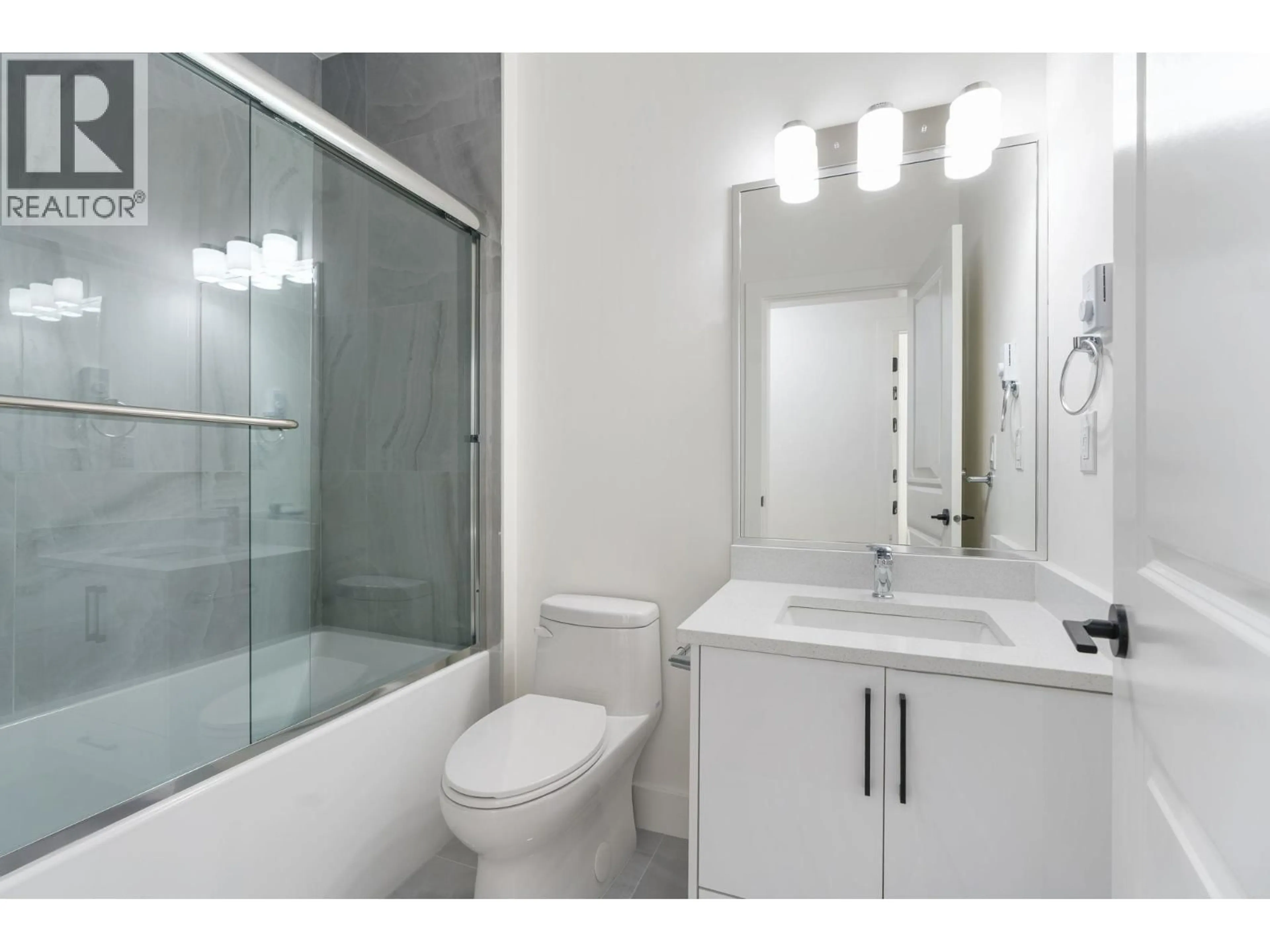 Standard bathroom, ceramic/tile floor for 11016 241A STREET, Maple Ridge British Columbia V2W0K5