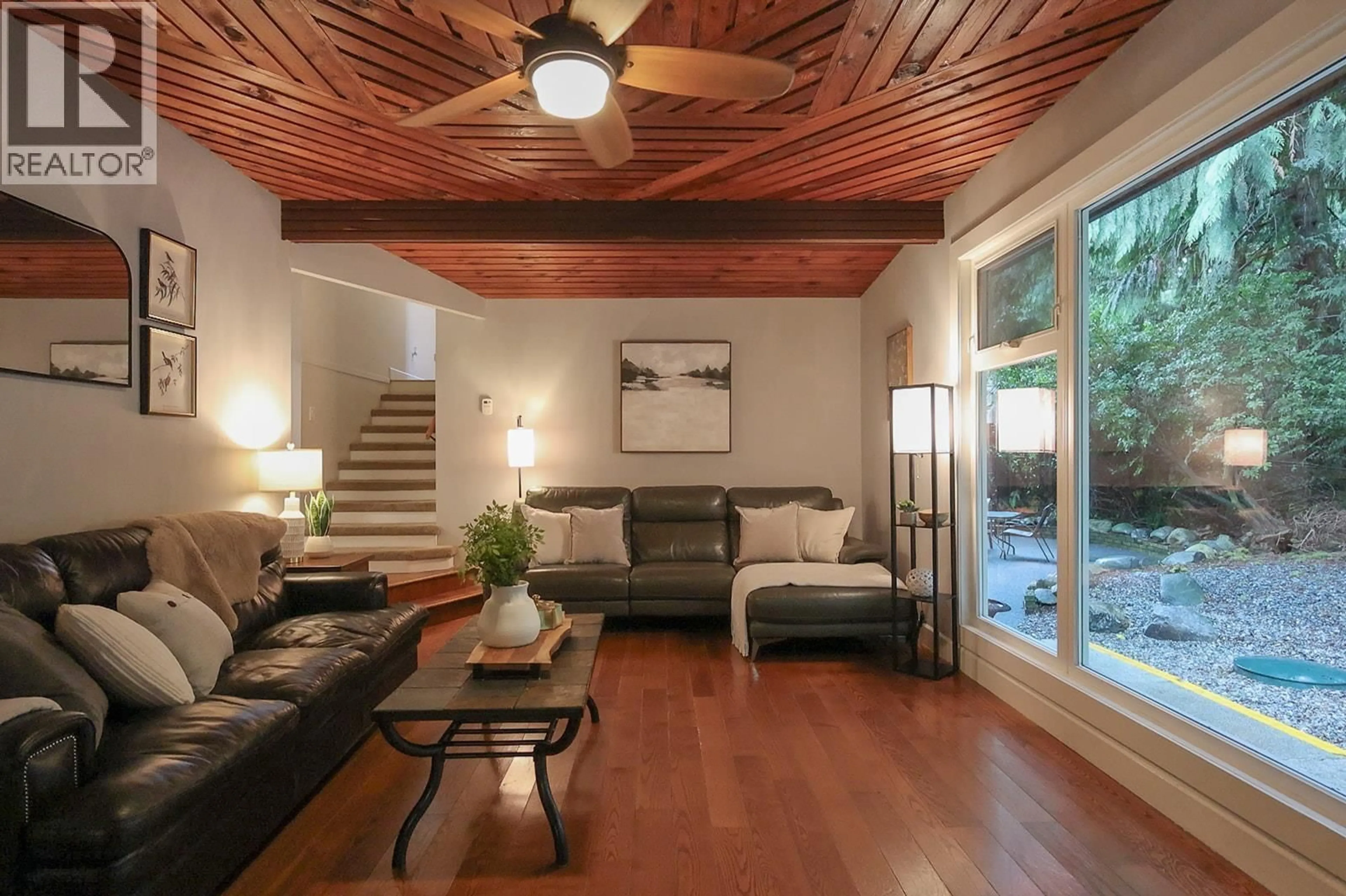 Living room with furniture, wood/laminate floor for 11277 GRAHAM STREET, Maple Ridge British Columbia V2W1M9