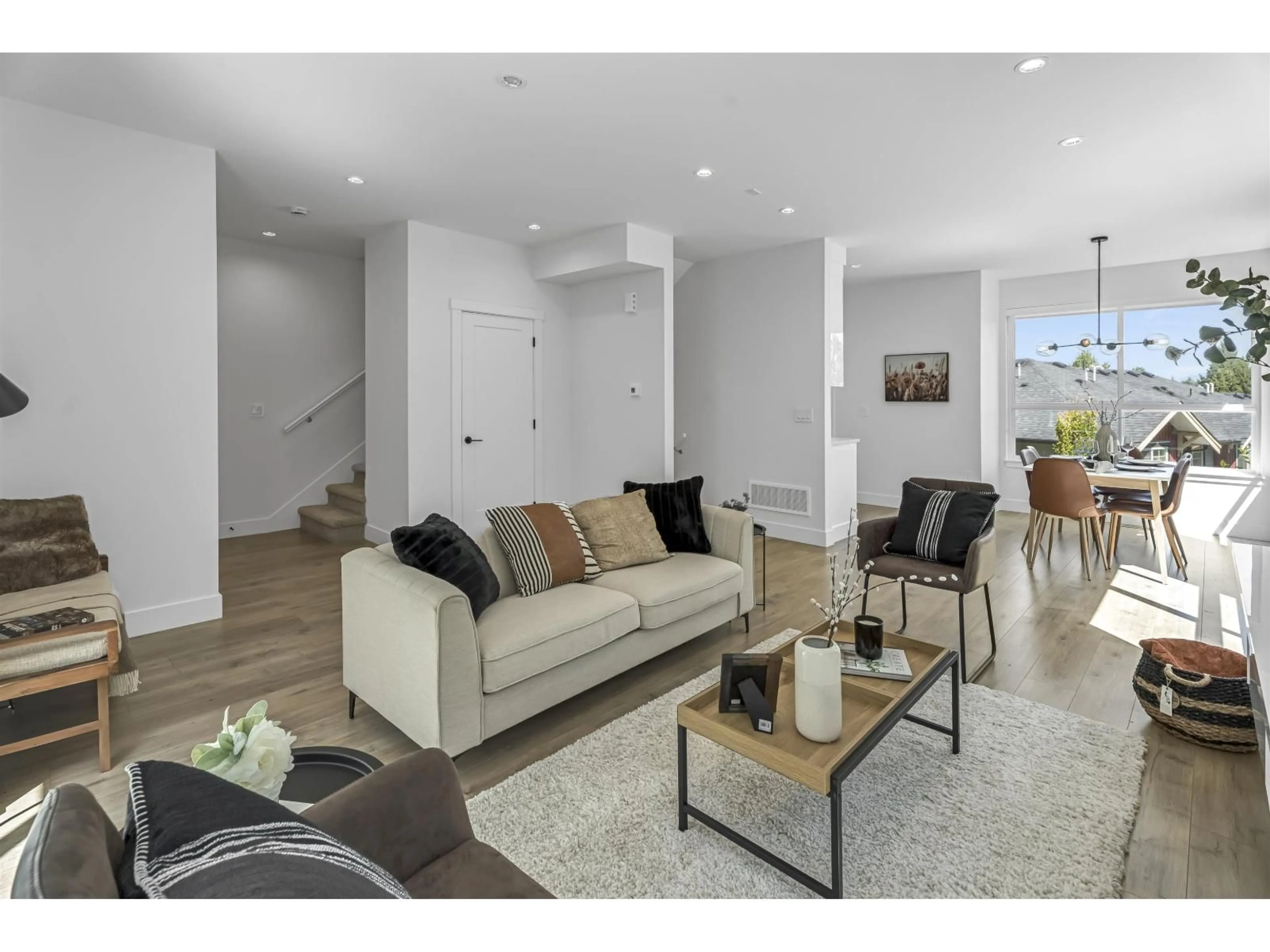 Living room with furniture, unknown for 3 - 6162 138 STREET, Surrey British Columbia V3X1E7