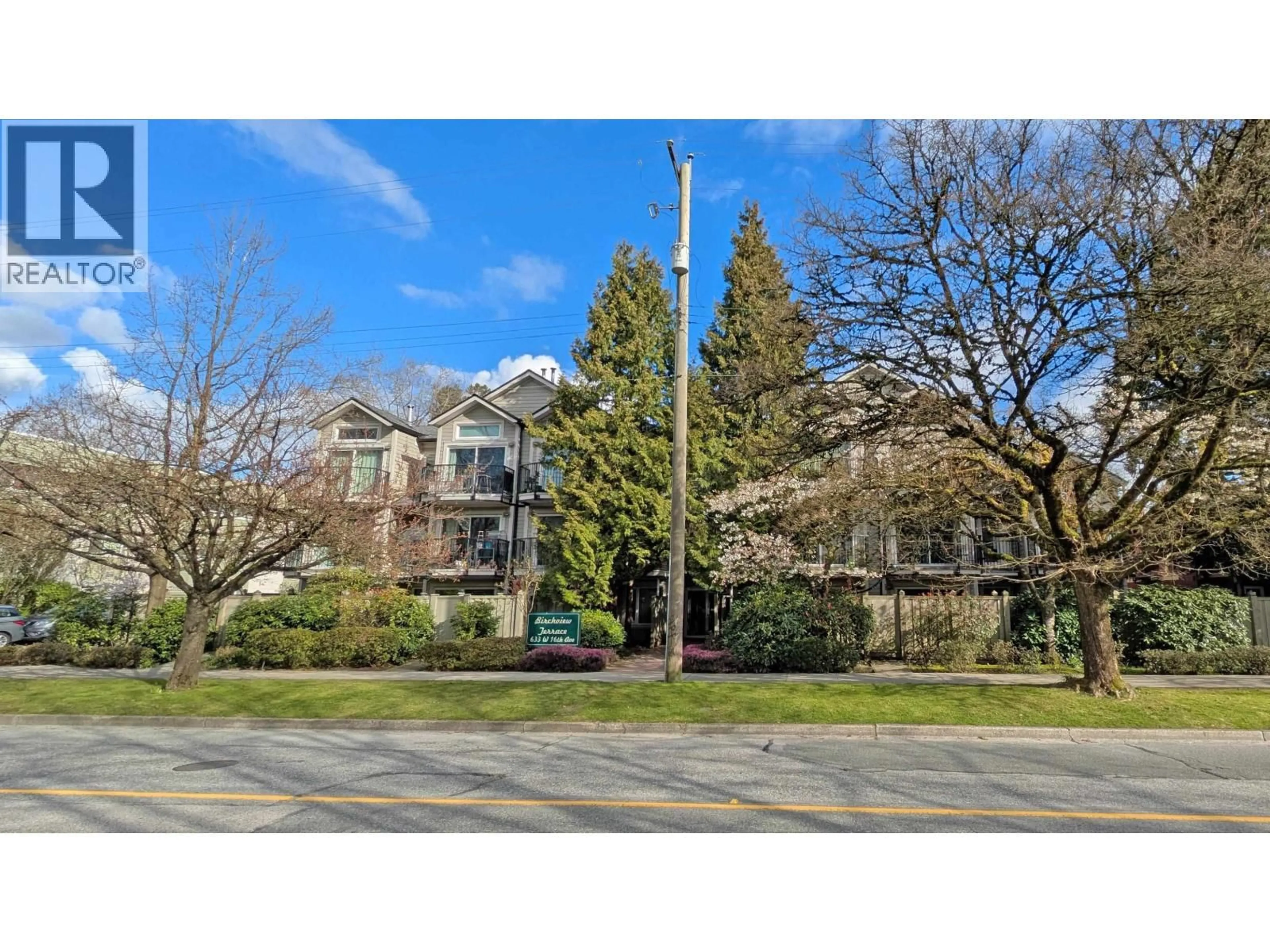 A pic from outside/outdoor area/front of a property/back of a property/a pic from drone, street for 104 - 633 16TH AVENUE, Vancouver British Columbia V5Z1S5