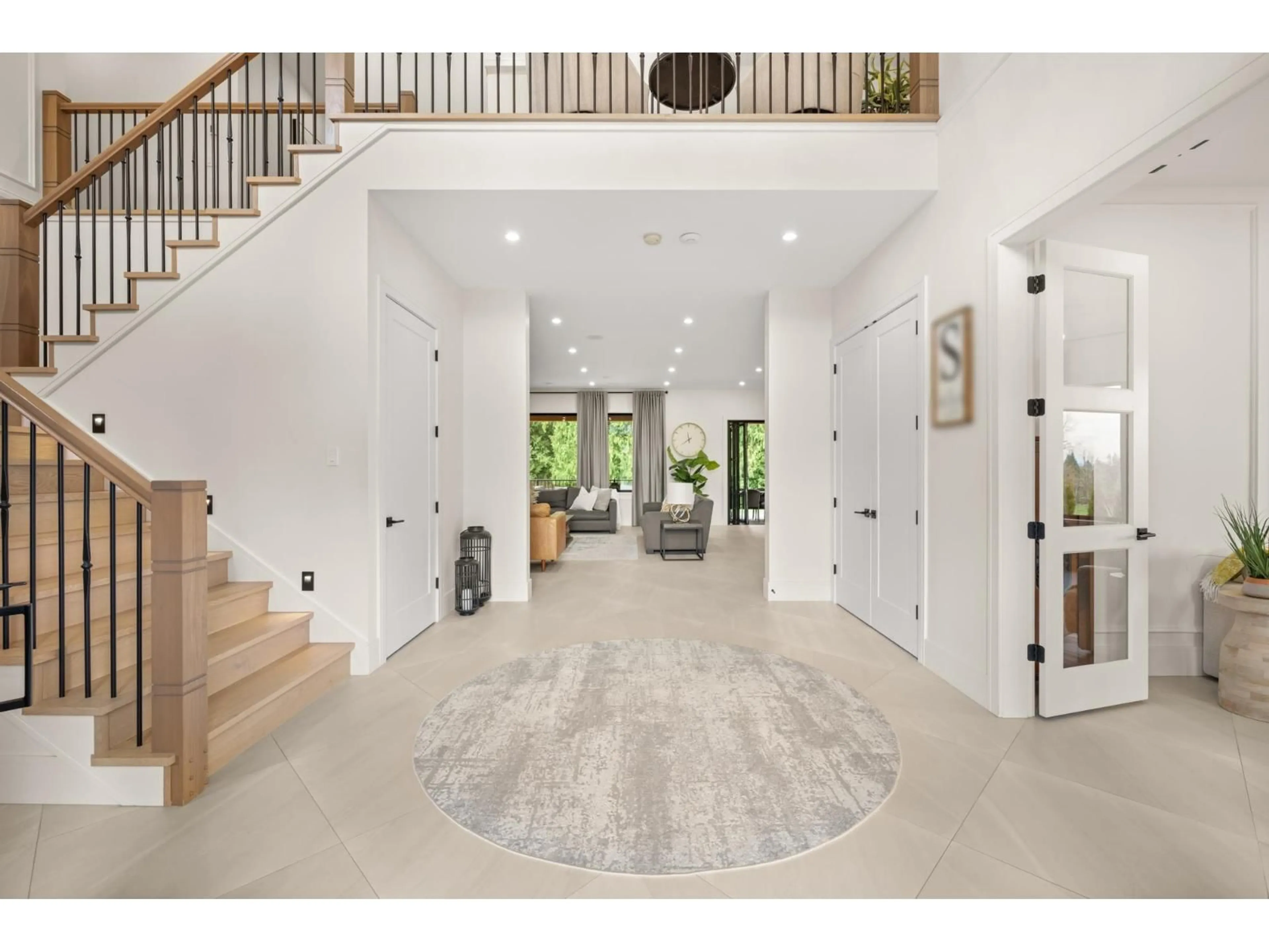 Indoor entryway for 2 - 4533 232 STREET, Langley British Columbia V2Z2S2