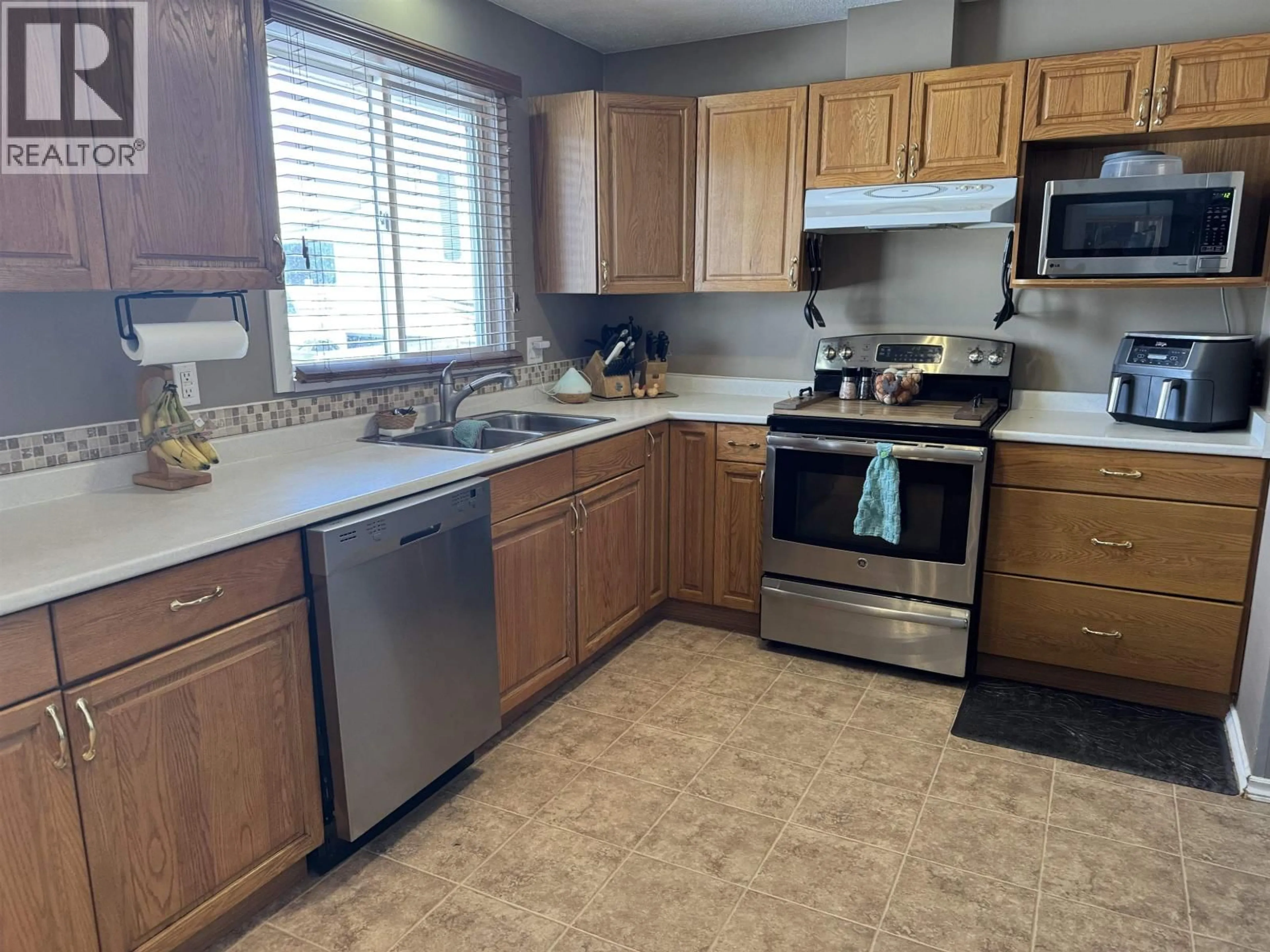 Standard kitchen, unknown for 13 MANSON CRESCENT, Mackenzie British Columbia V0J2C0
