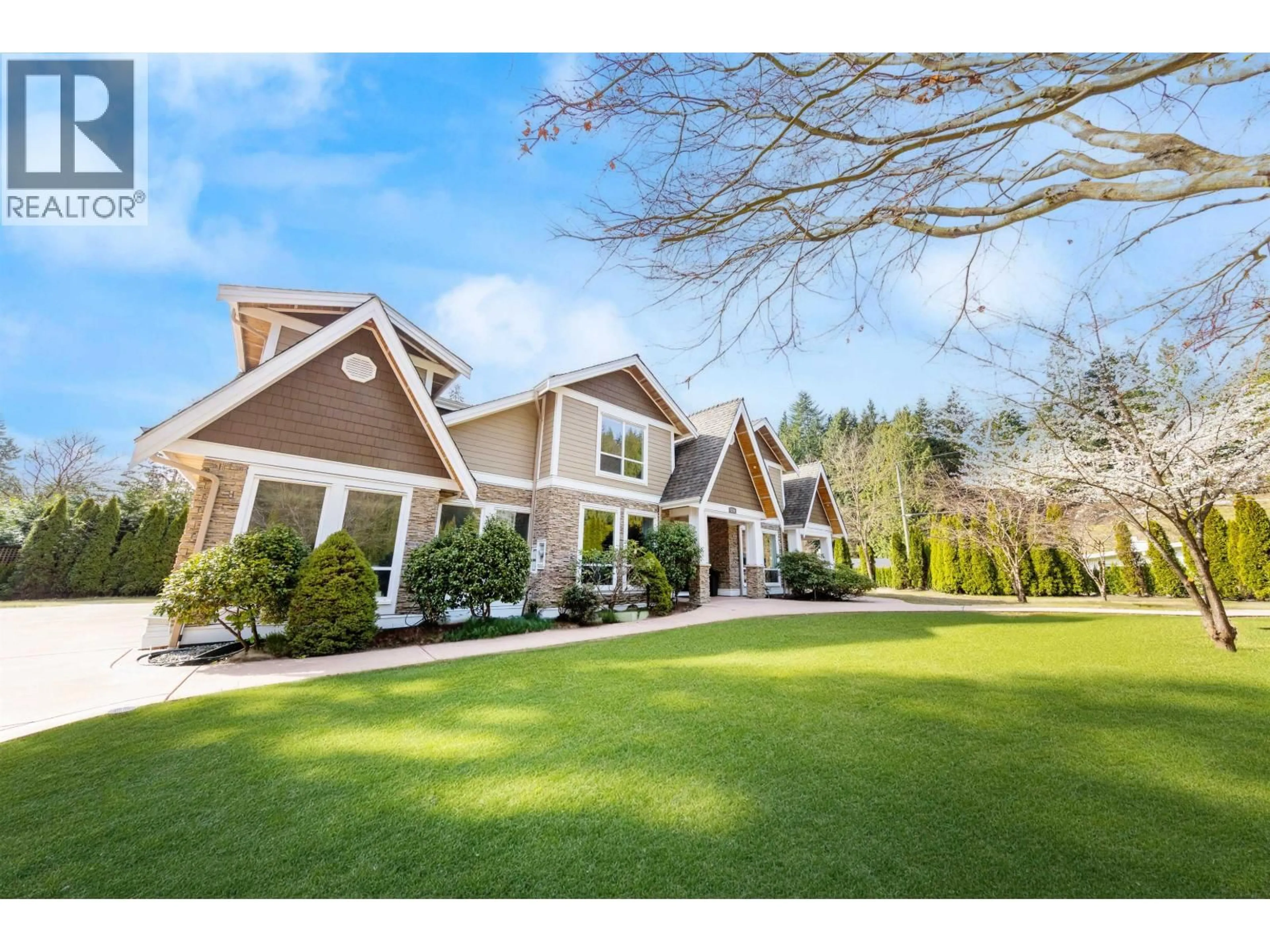 A pic from outside/outdoor area/front of a property/back of a property/a pic from drone, unknown for 316 MOYNE DRIVE, West Vancouver British Columbia V7S1J5