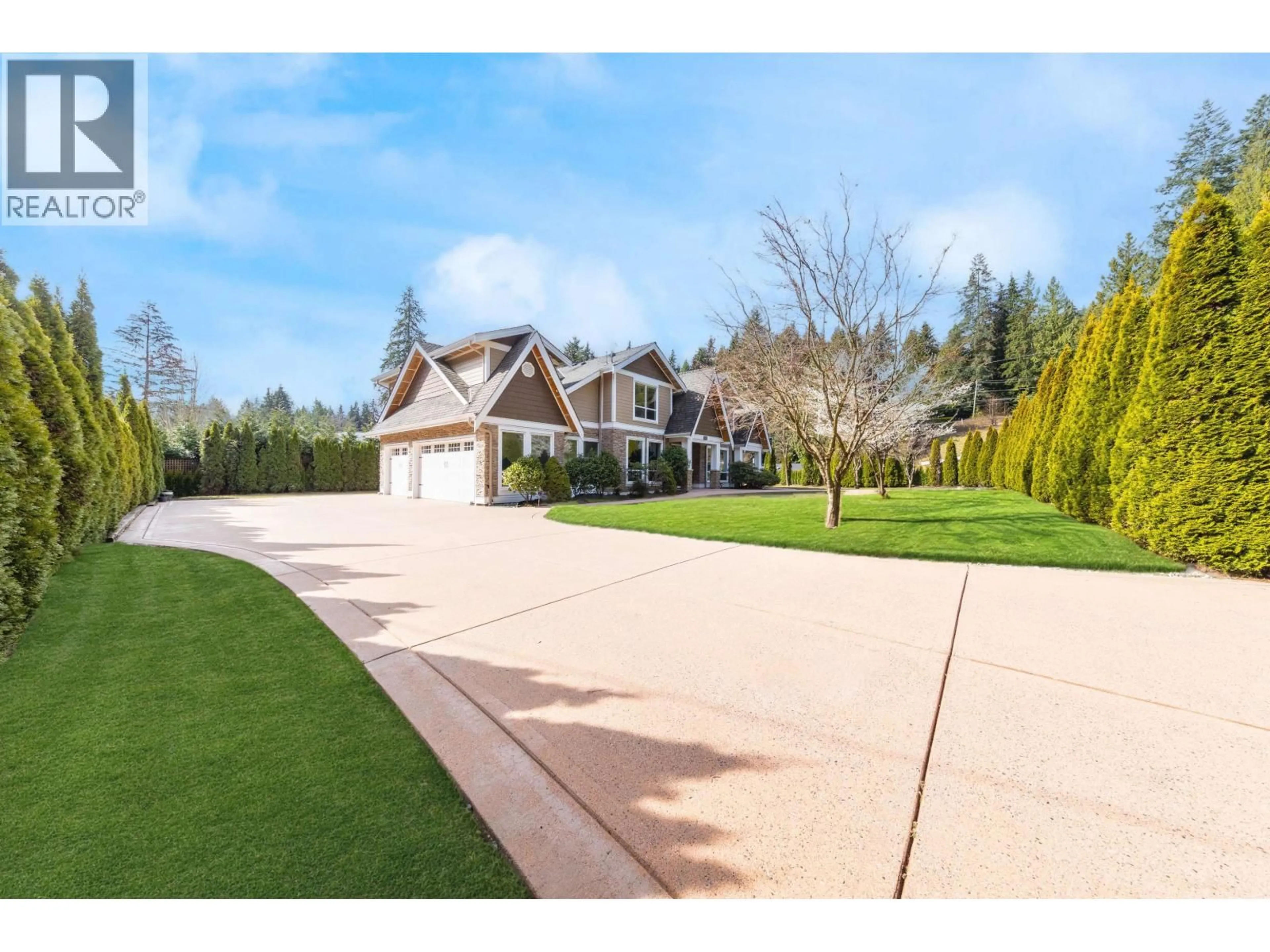 A pic from outside/outdoor area/front of a property/back of a property/a pic from drone, street for 316 MOYNE DRIVE, West Vancouver British Columbia V7S1J5