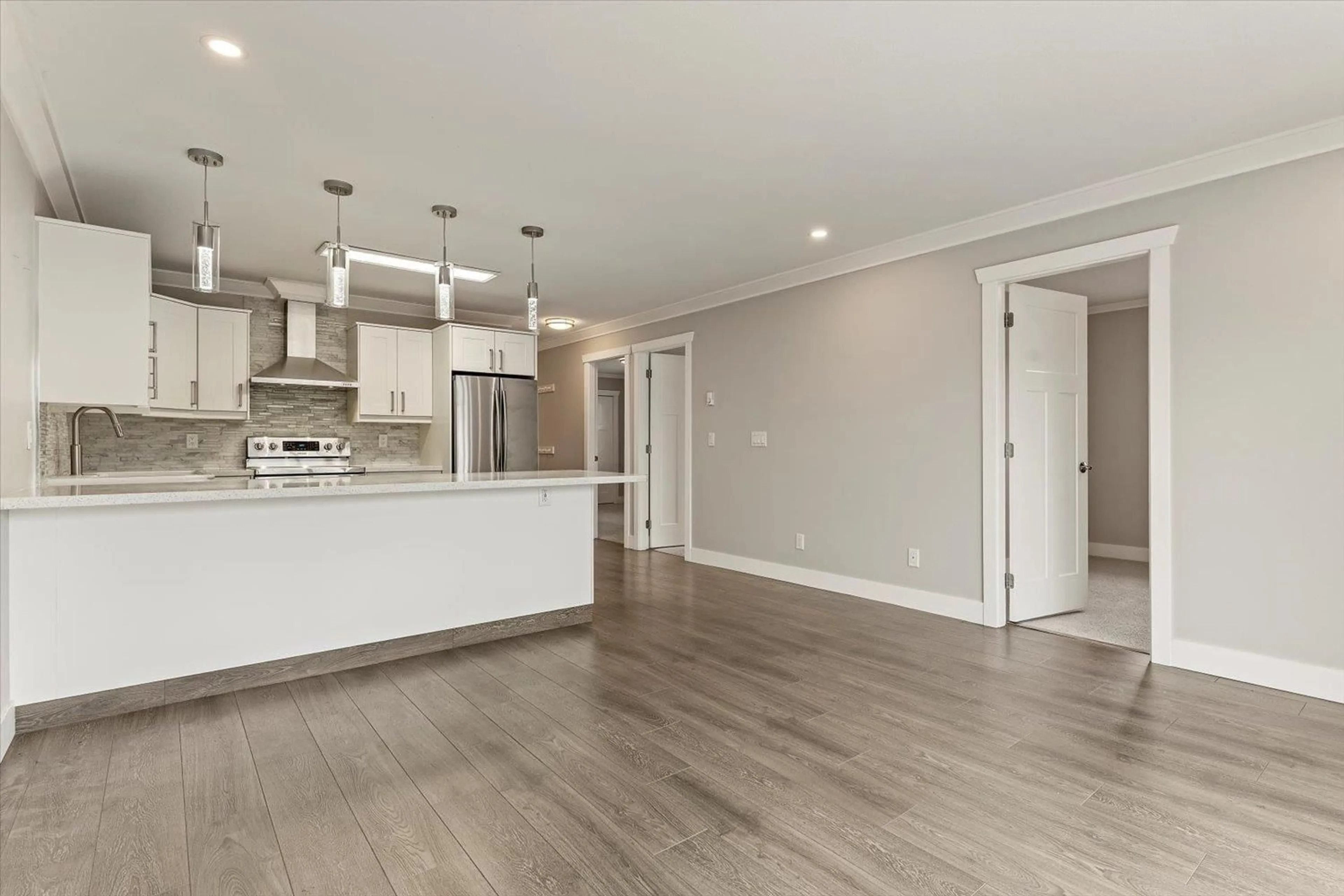 Open concept kitchen, wood/laminate floor for 207 - 45669 MCINTOSH DRIVE, Chilliwack British Columbia V2P6V4