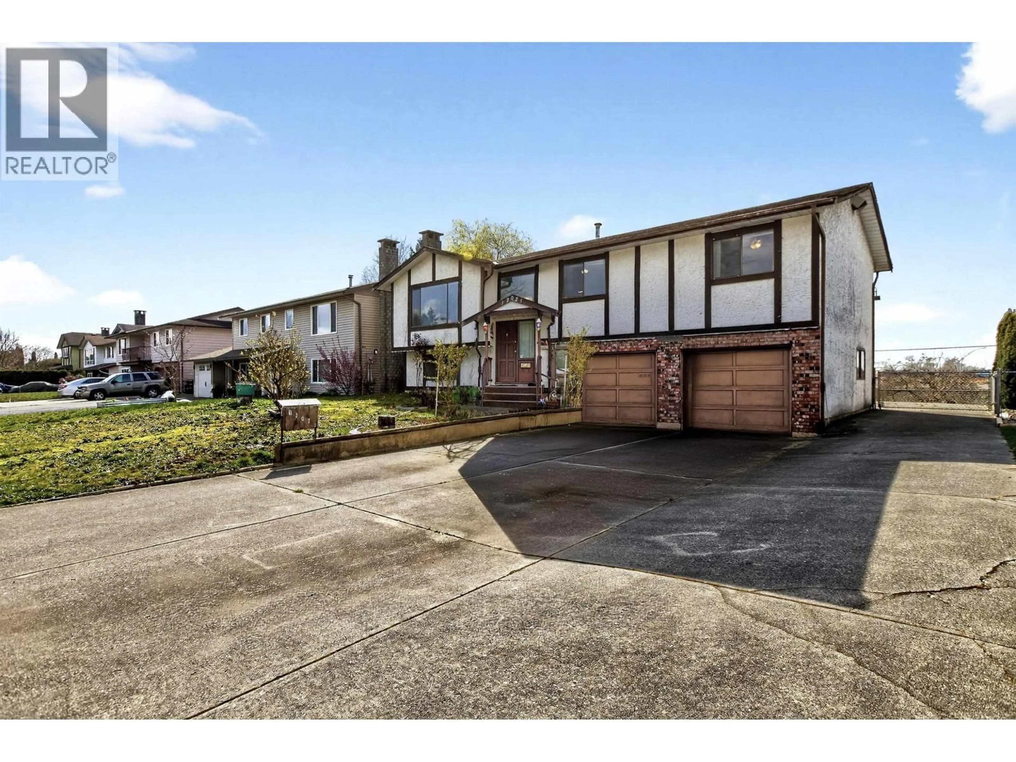 A pic from outside/outdoor area/front of a property/back of a property/a pic from drone, street for 12021 188A STREET, Pitt Meadows British Columbia V3Y1W6