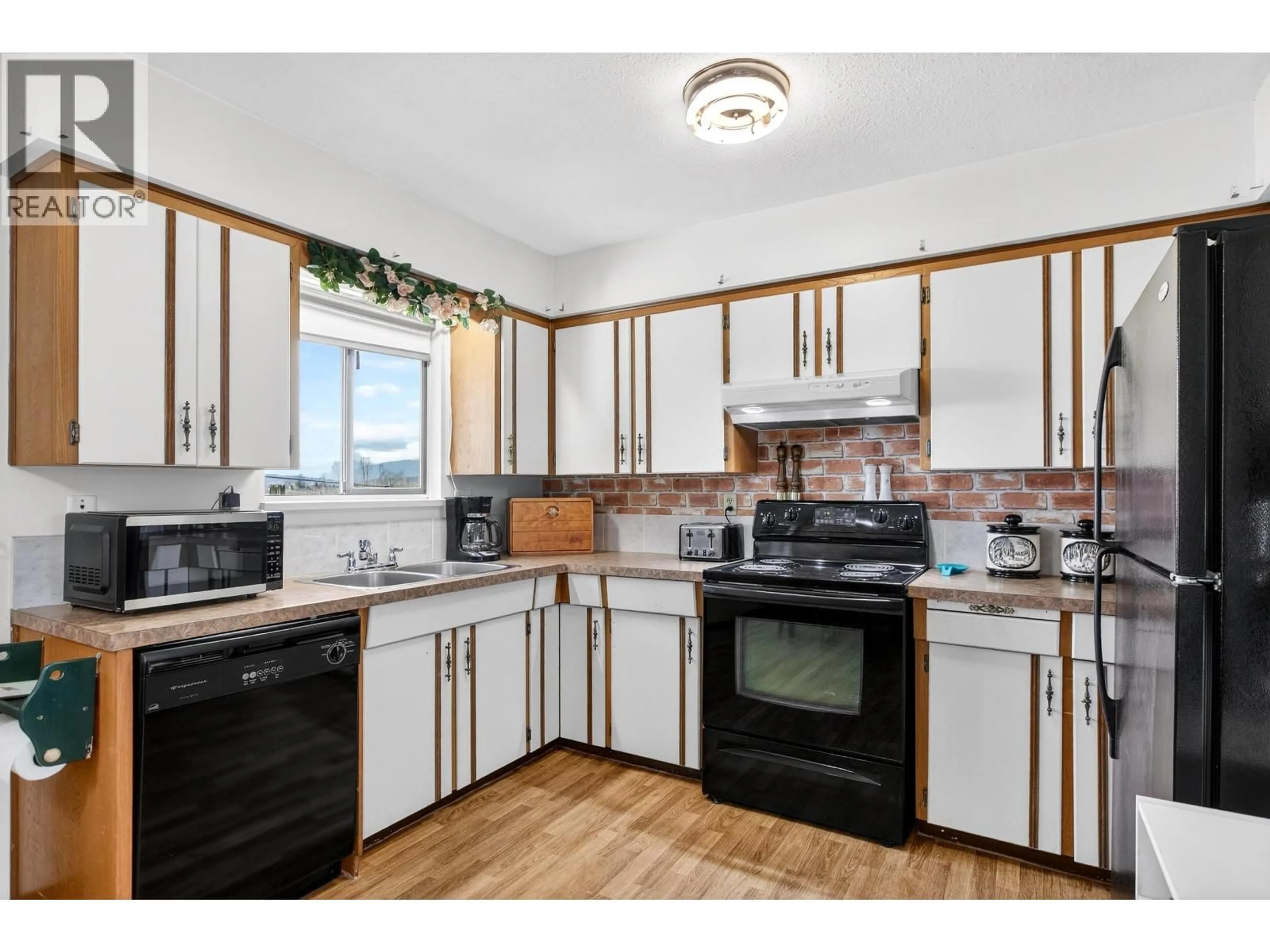 Standard kitchen, unknown for 12021 188A STREET, Pitt Meadows British Columbia V3Y1W6