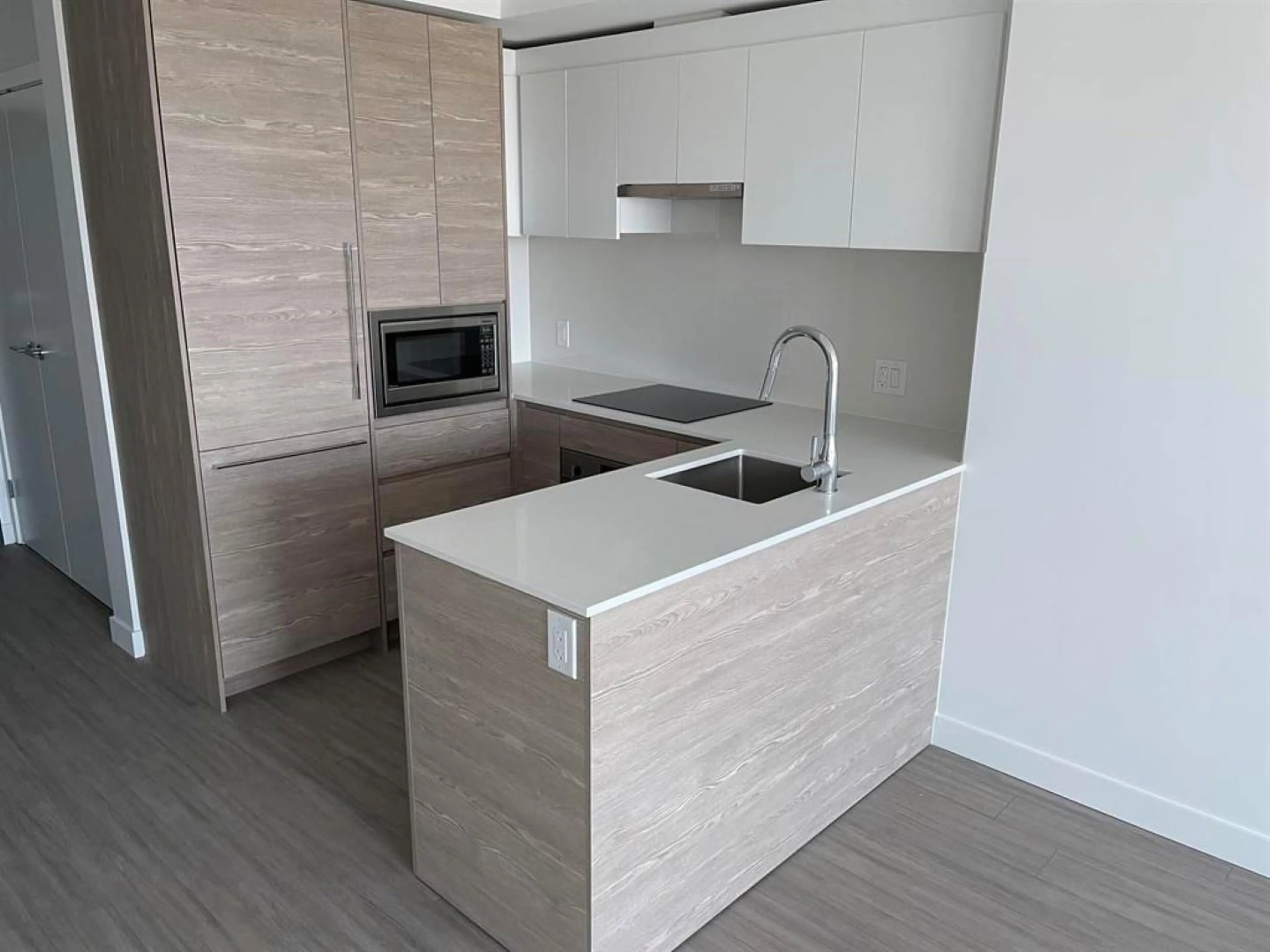Standard kitchen, wood/laminate floor for 2502 - 13655 FRASER HIGHWAY, Surrey British Columbia V3T0P8