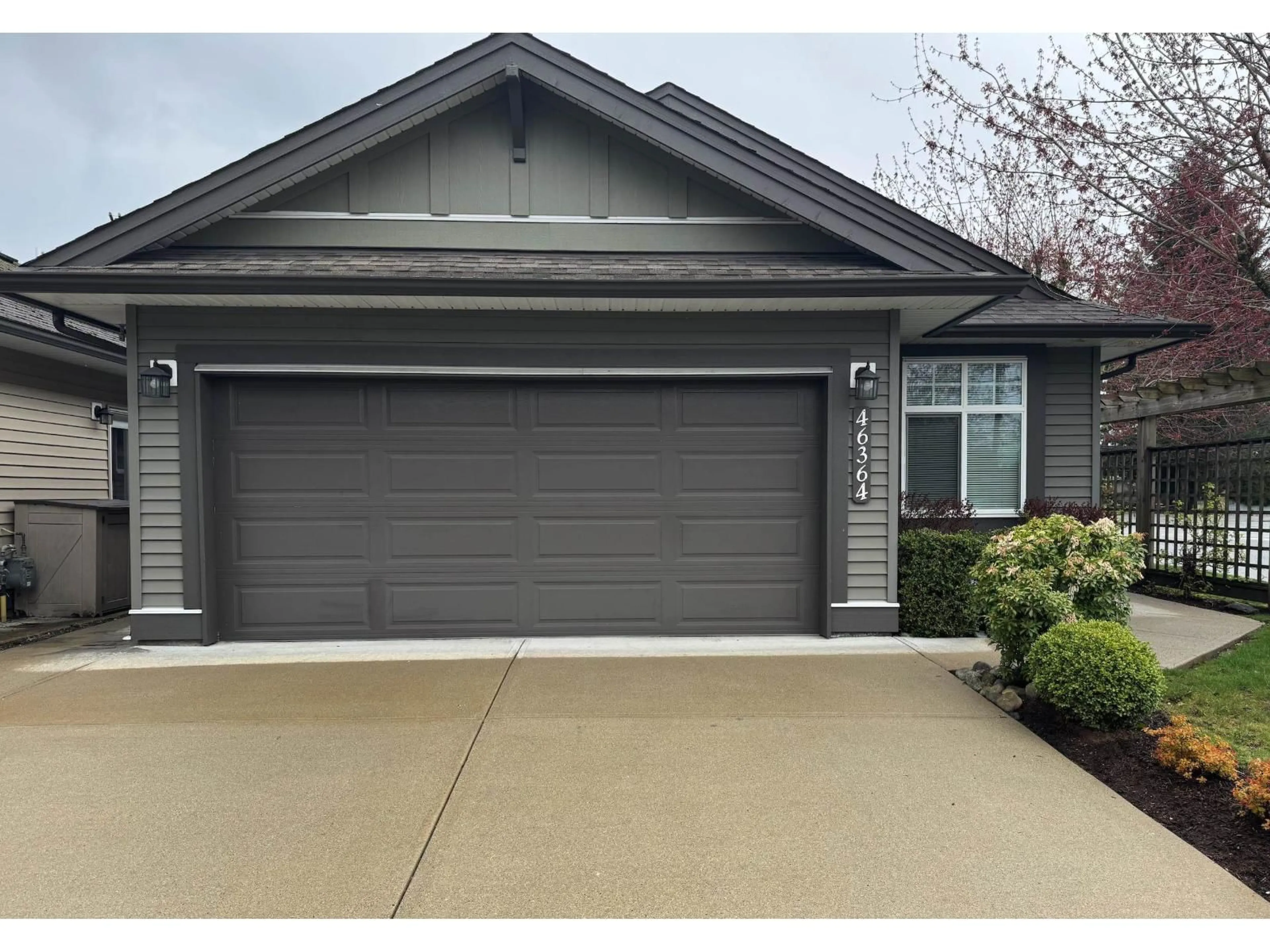 Home with vinyl exterior material, street for 46364 BEDFORD PARKWAY, Chilliwack British Columbia V2R5N4
