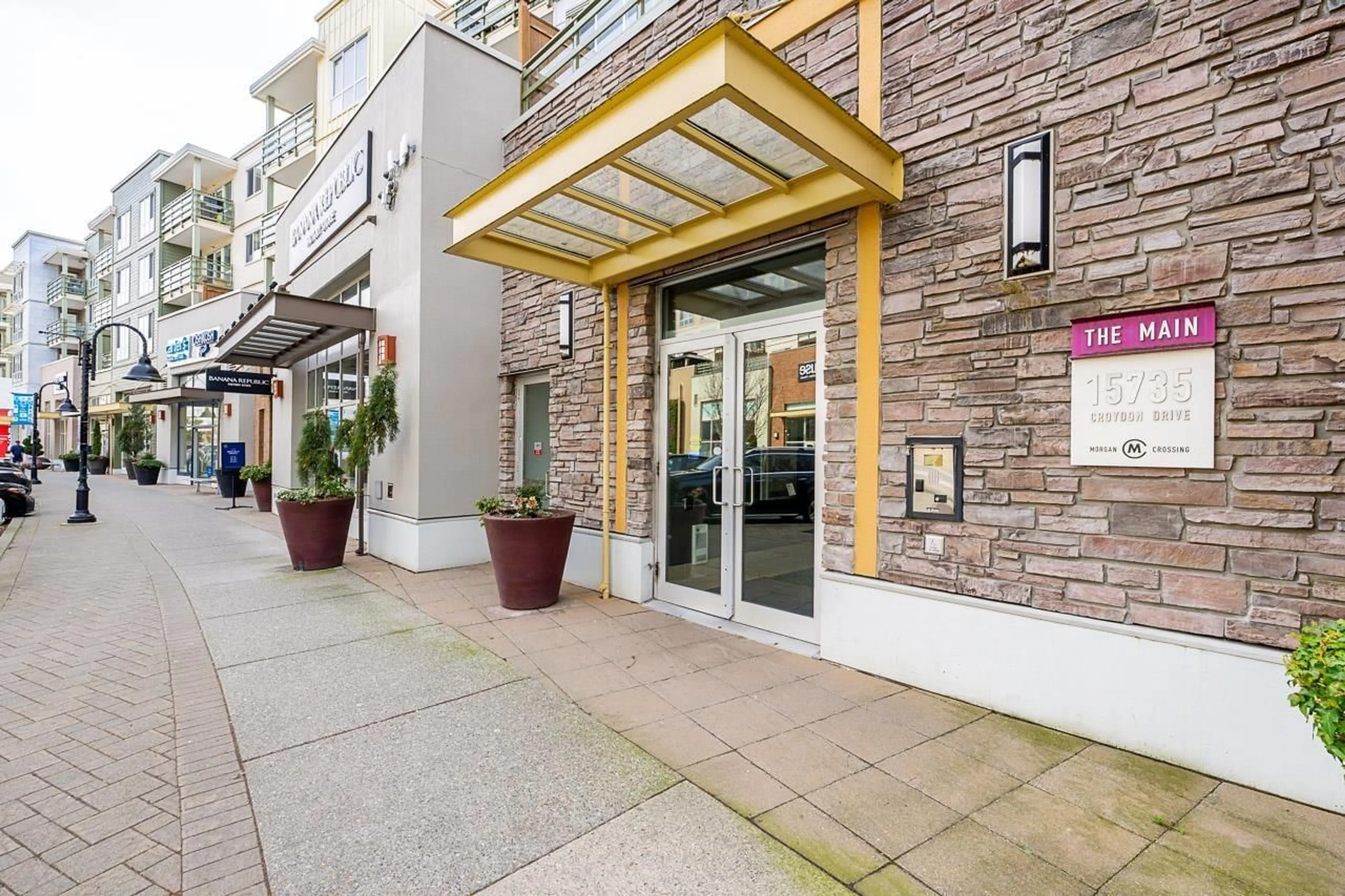 Indoor foyer for 218 - 15735 CROYDON DRIVE, Surrey British Columbia V3Z2L5