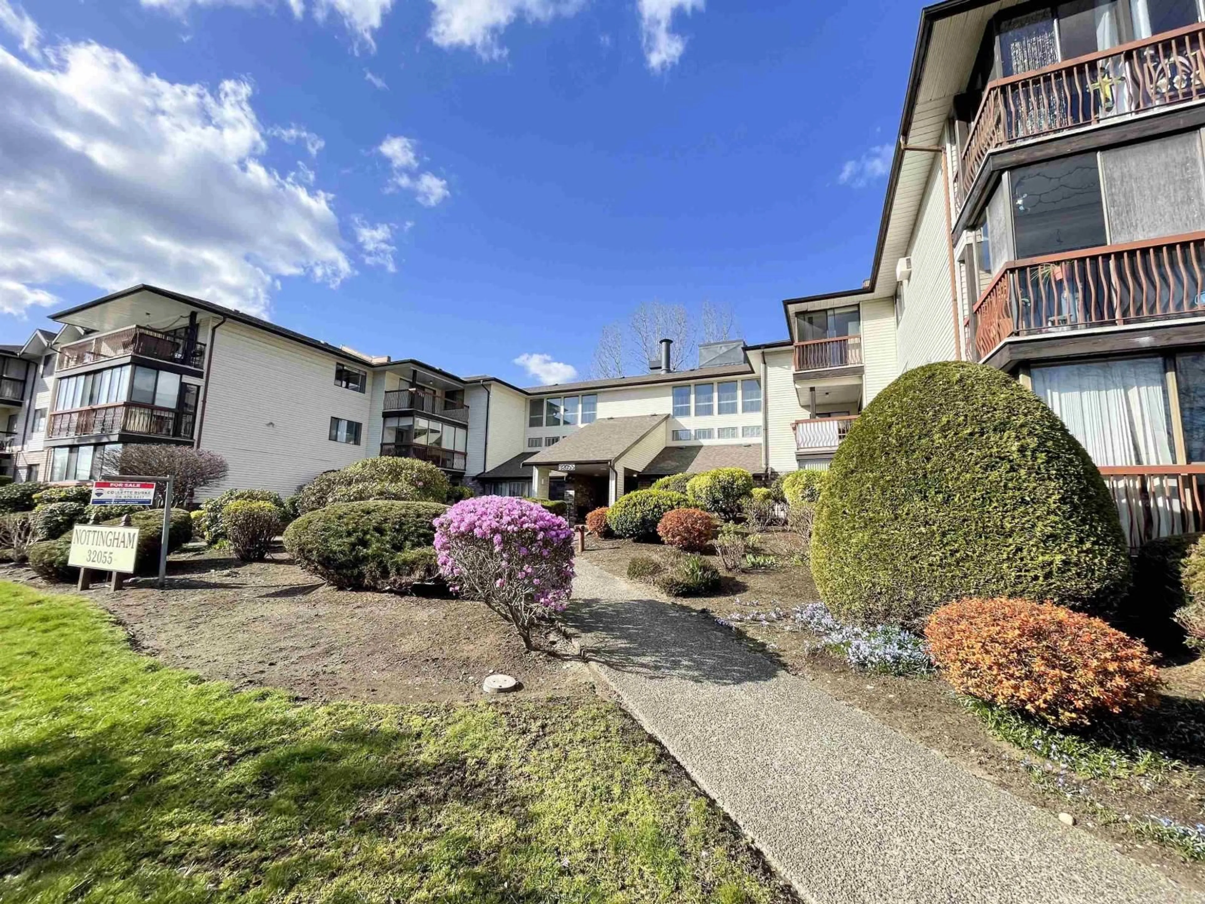 A pic from outside/outdoor area/front of a property/back of a property/a pic from drone, unknown for 212 - 32055 OLD YALE ROAD, Abbotsford British Columbia V2T2C8