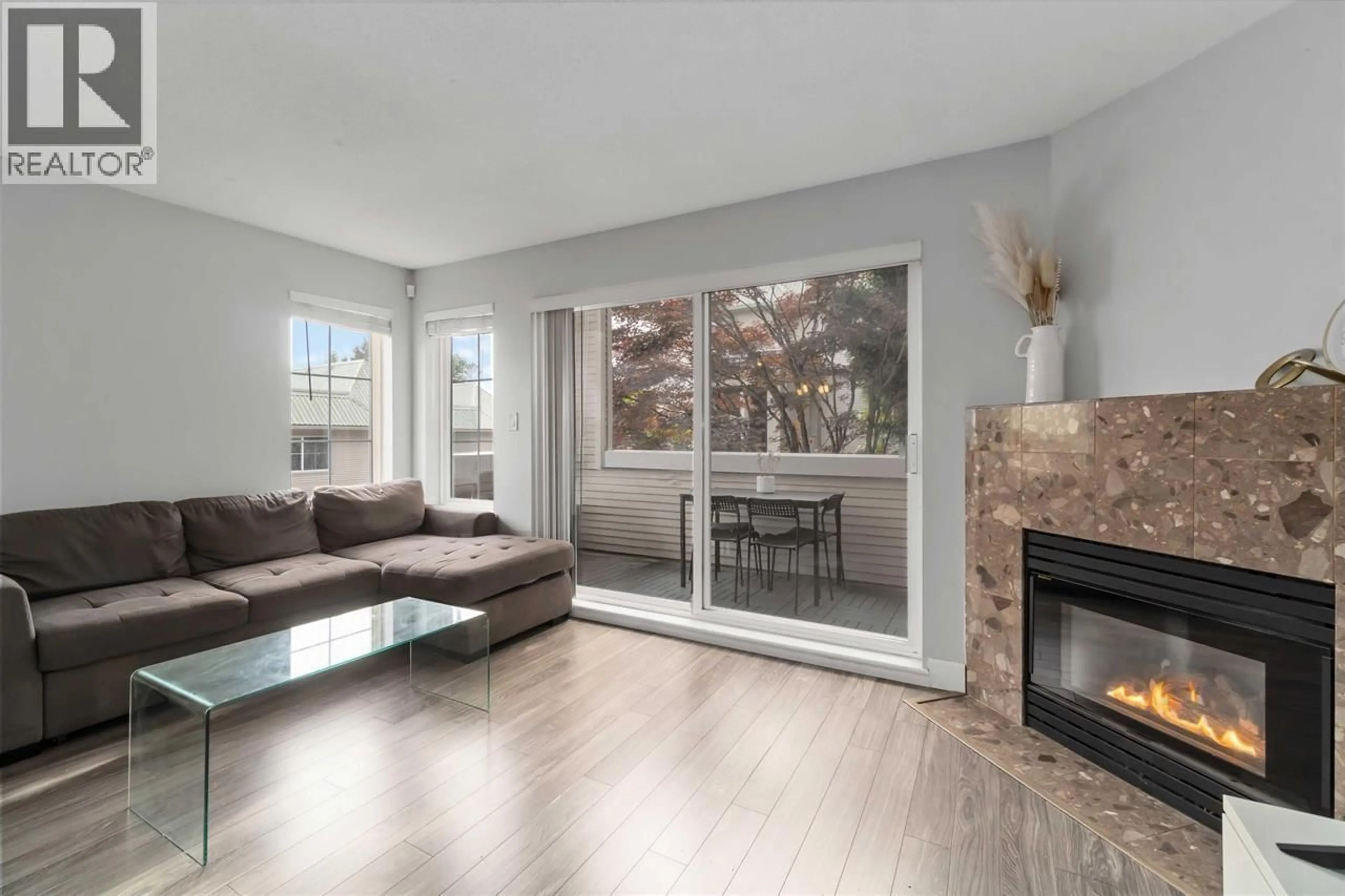 Living room with furniture, wood/laminate floor for 24 - 270 CASEY STREET, Coquitlam British Columbia V3K6Y4