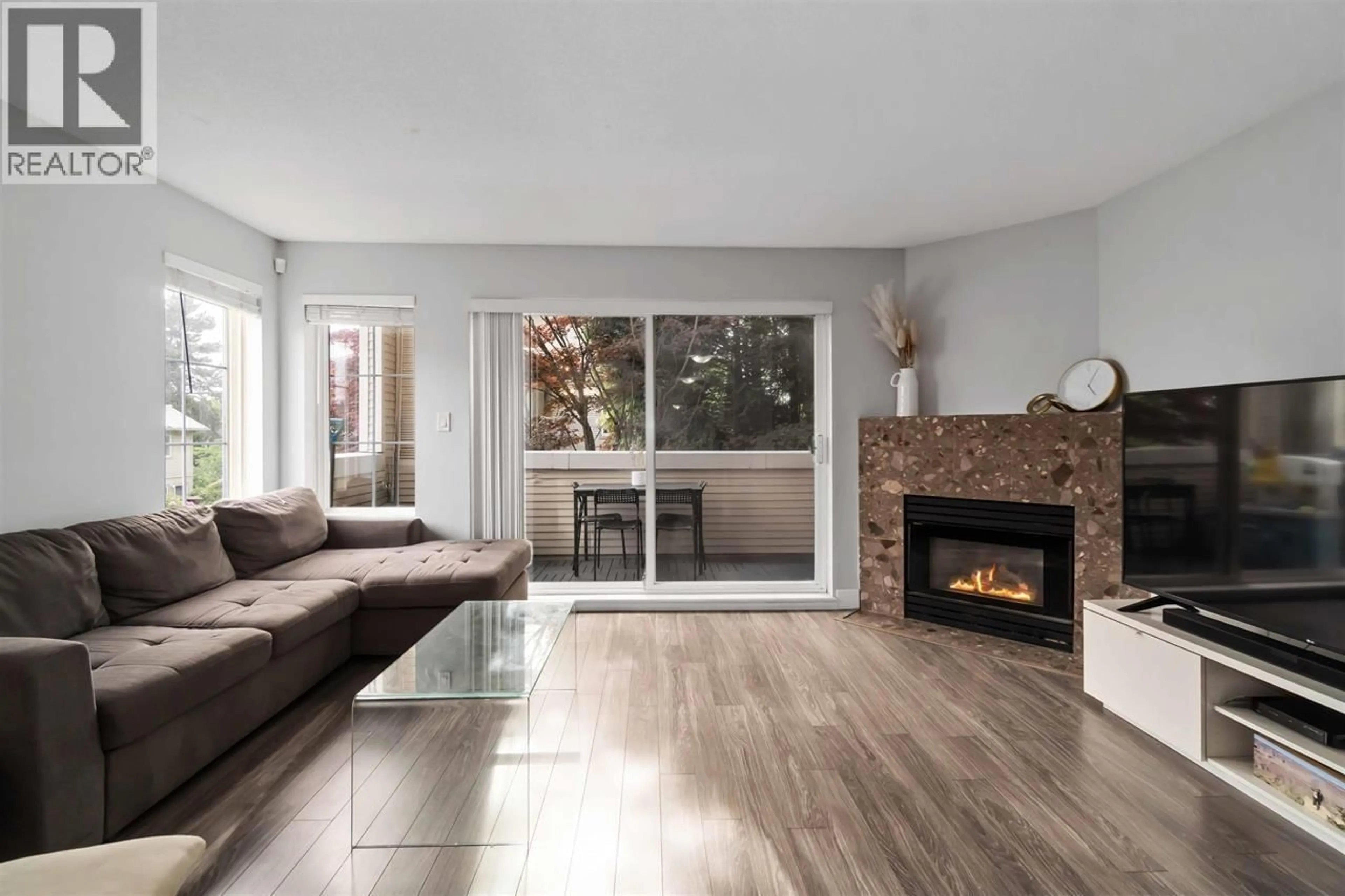 Living room with furniture, unknown for 24 - 270 CASEY STREET, Coquitlam British Columbia V3K6Y4