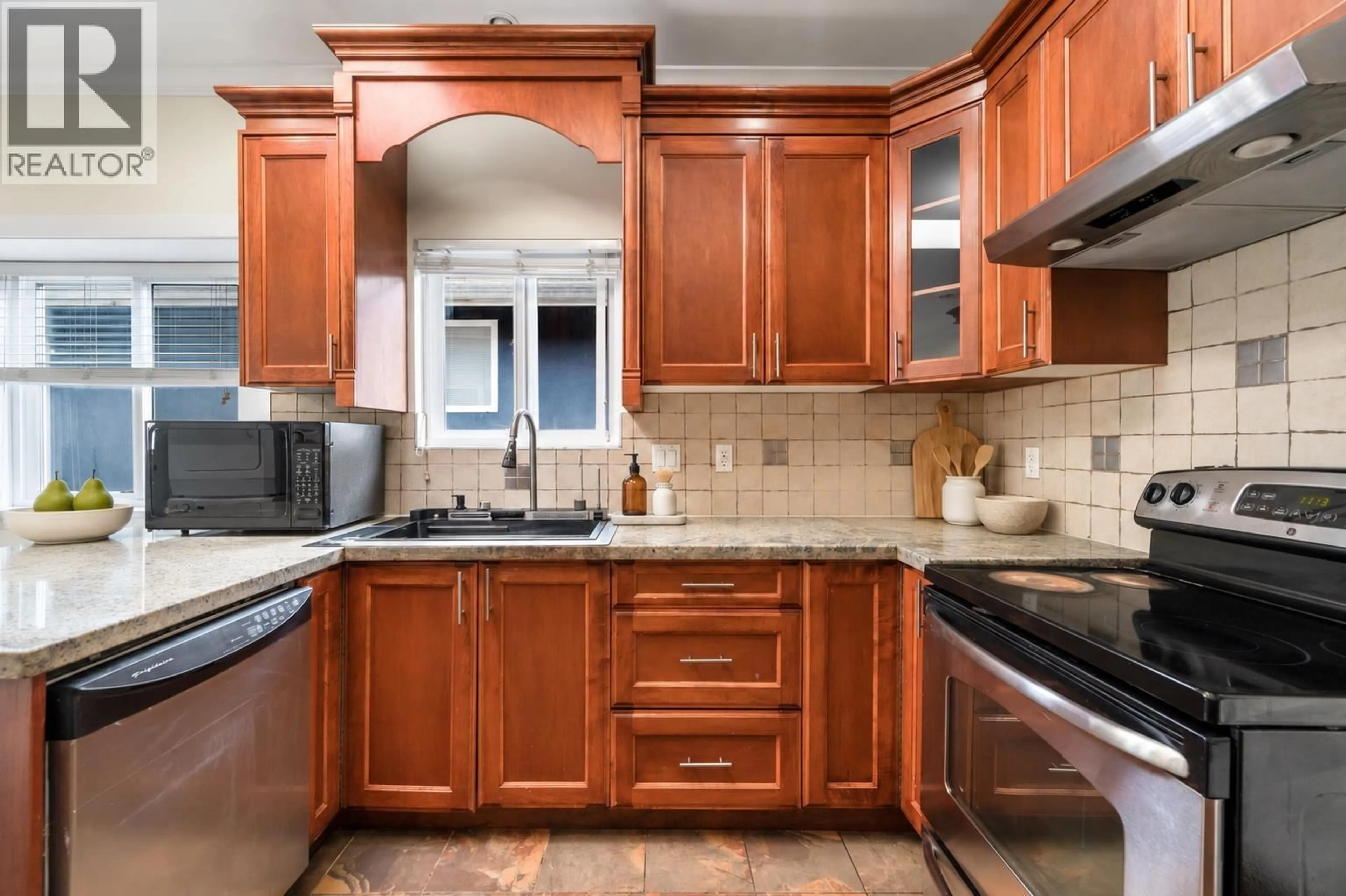 Standard kitchen, ceramic/tile floor for 11215 WILLIAMS ROAD, Richmond British Columbia V7A1J2