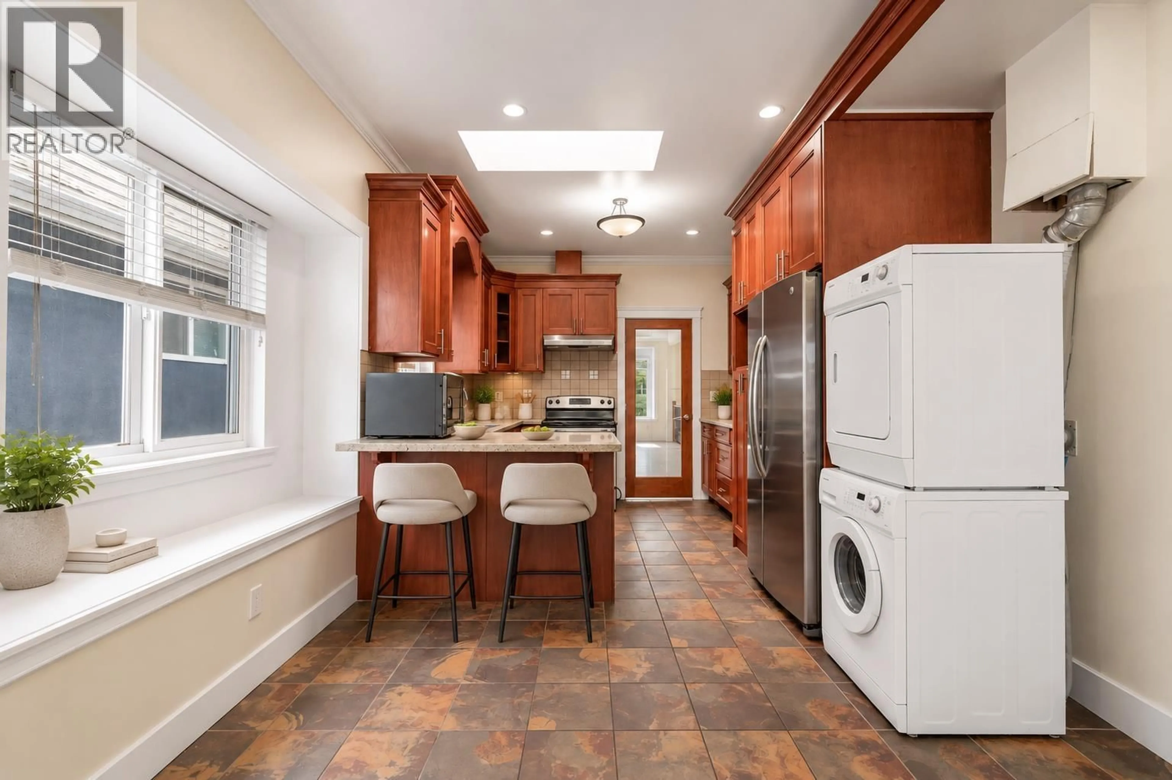 Kitchen with laundary machines, ceramic/tile floor for 11215 WILLIAMS ROAD, Richmond British Columbia V7A1J2