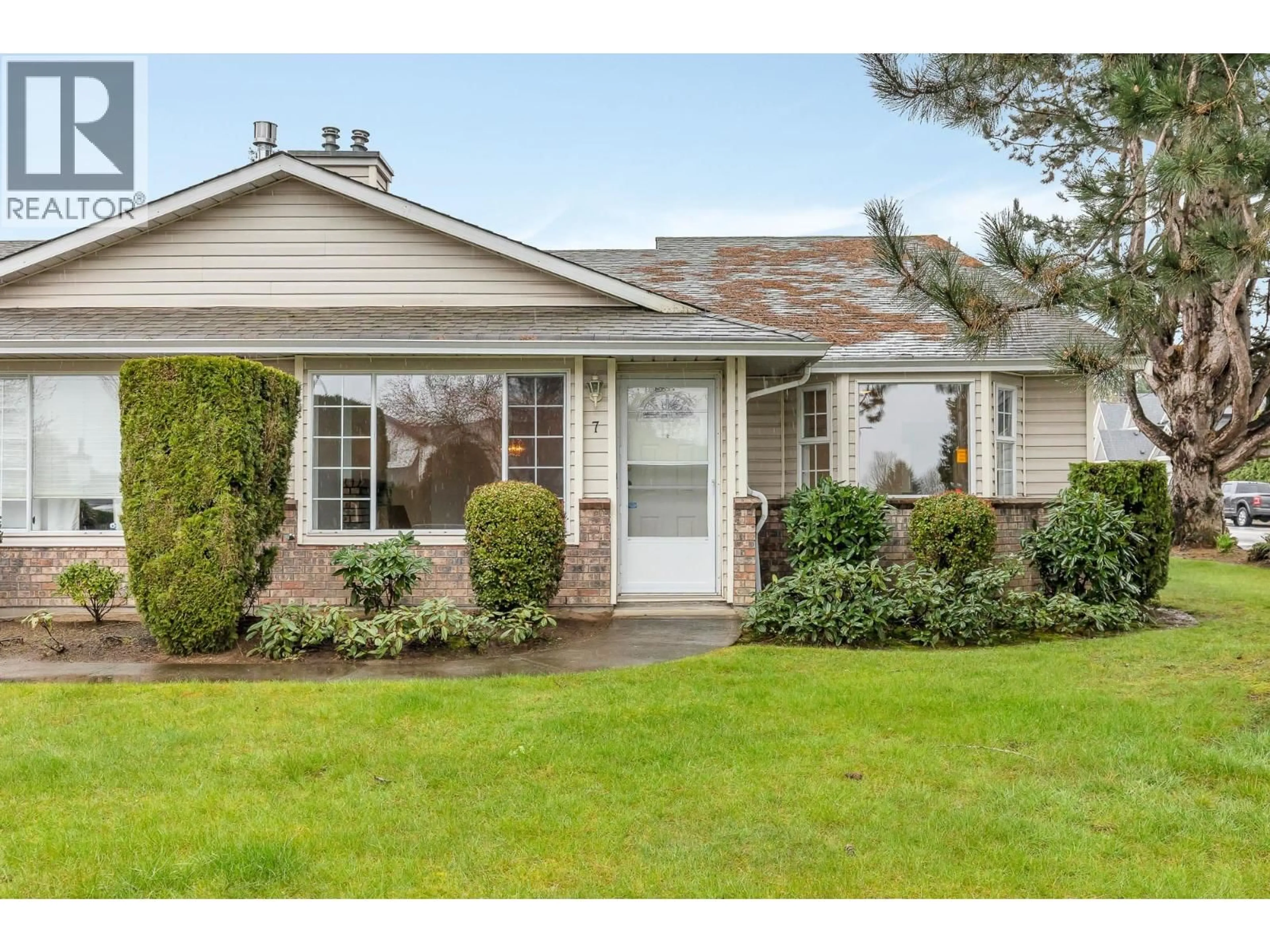 Home with vinyl exterior material, street for 7 - 19249 HAMMOND ROAD, Pitt Meadows British Columbia V3Y2B7