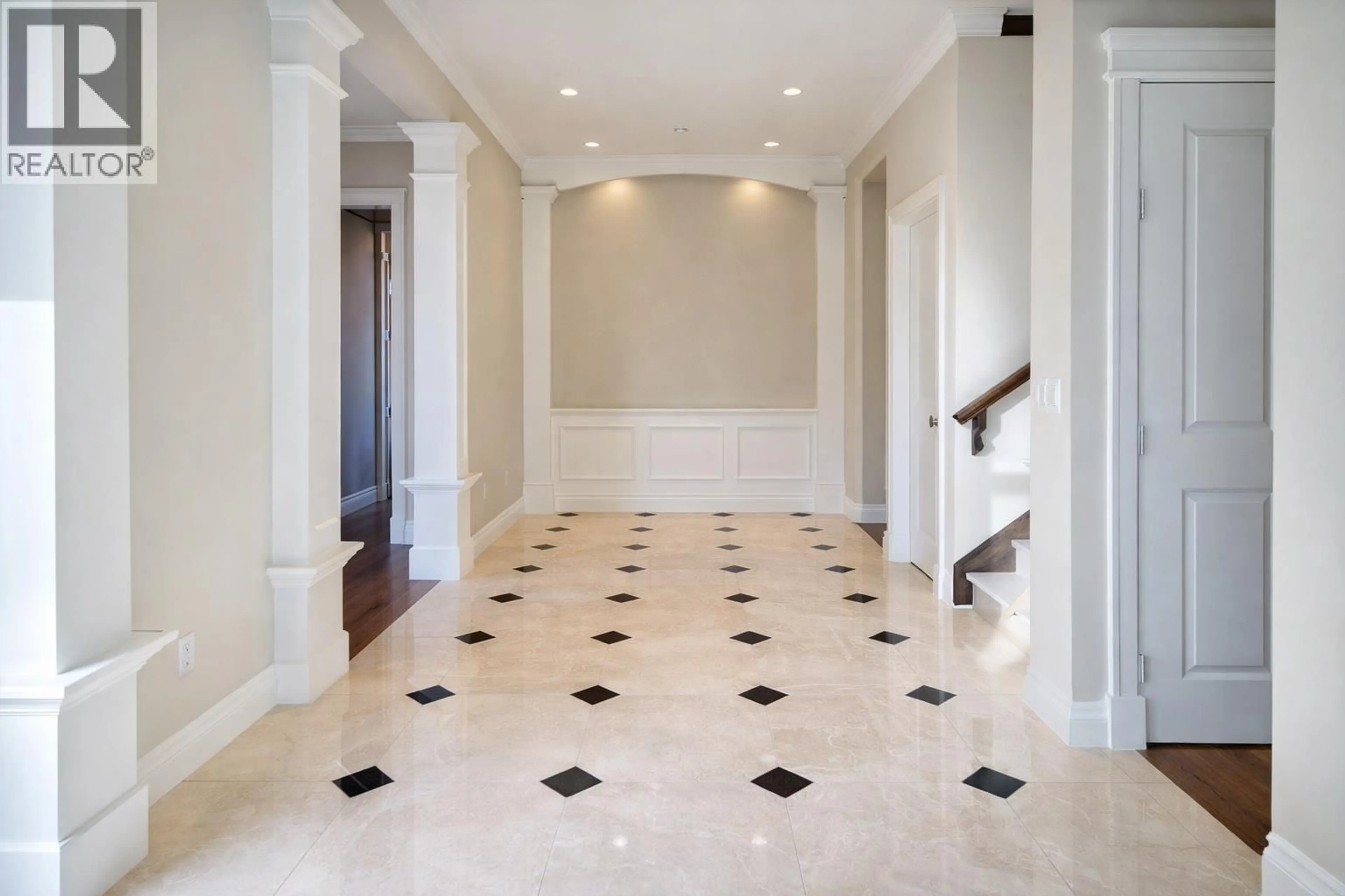 Indoor foyer for 3131 FRANCIS ROAD, Richmond British Columbia V7C1J1