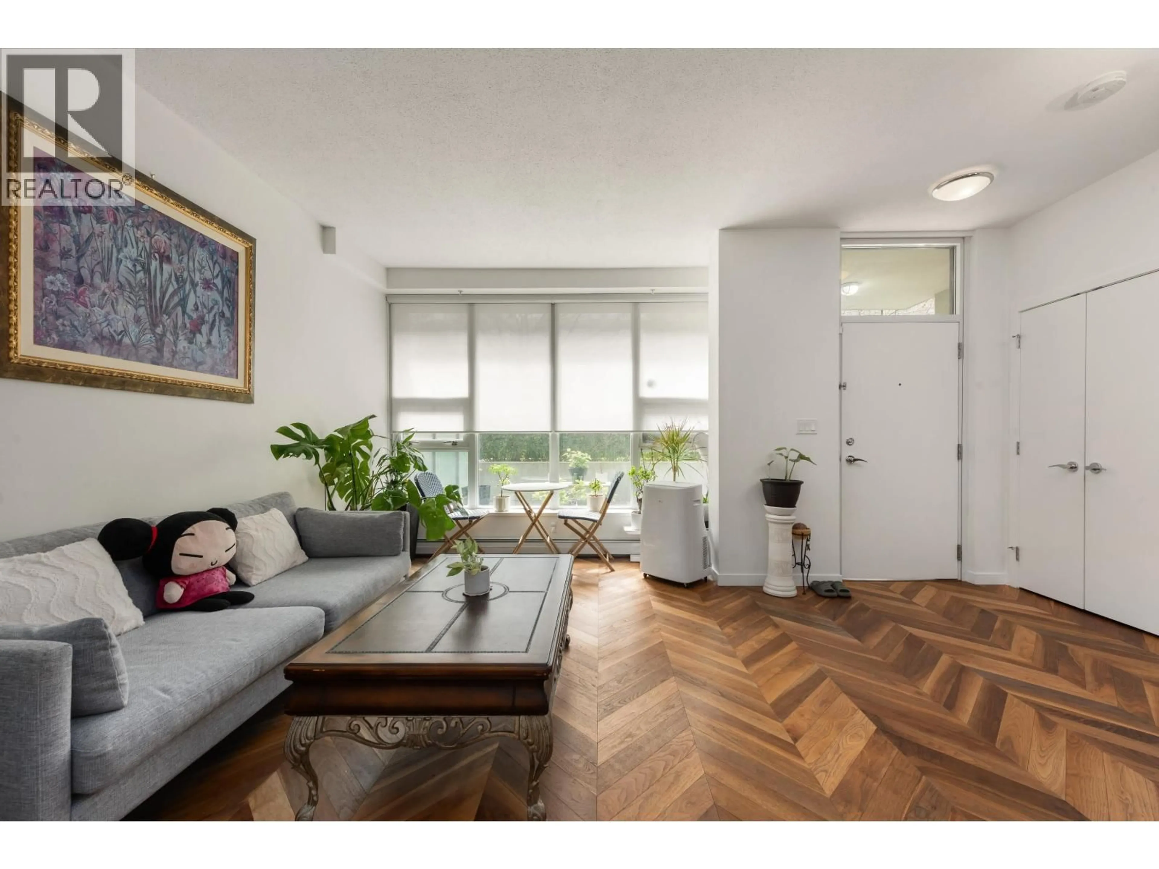 Living room with furniture, unknown for 253 - 108 1ST AVENUE, Vancouver British Columbia V5Y0H4