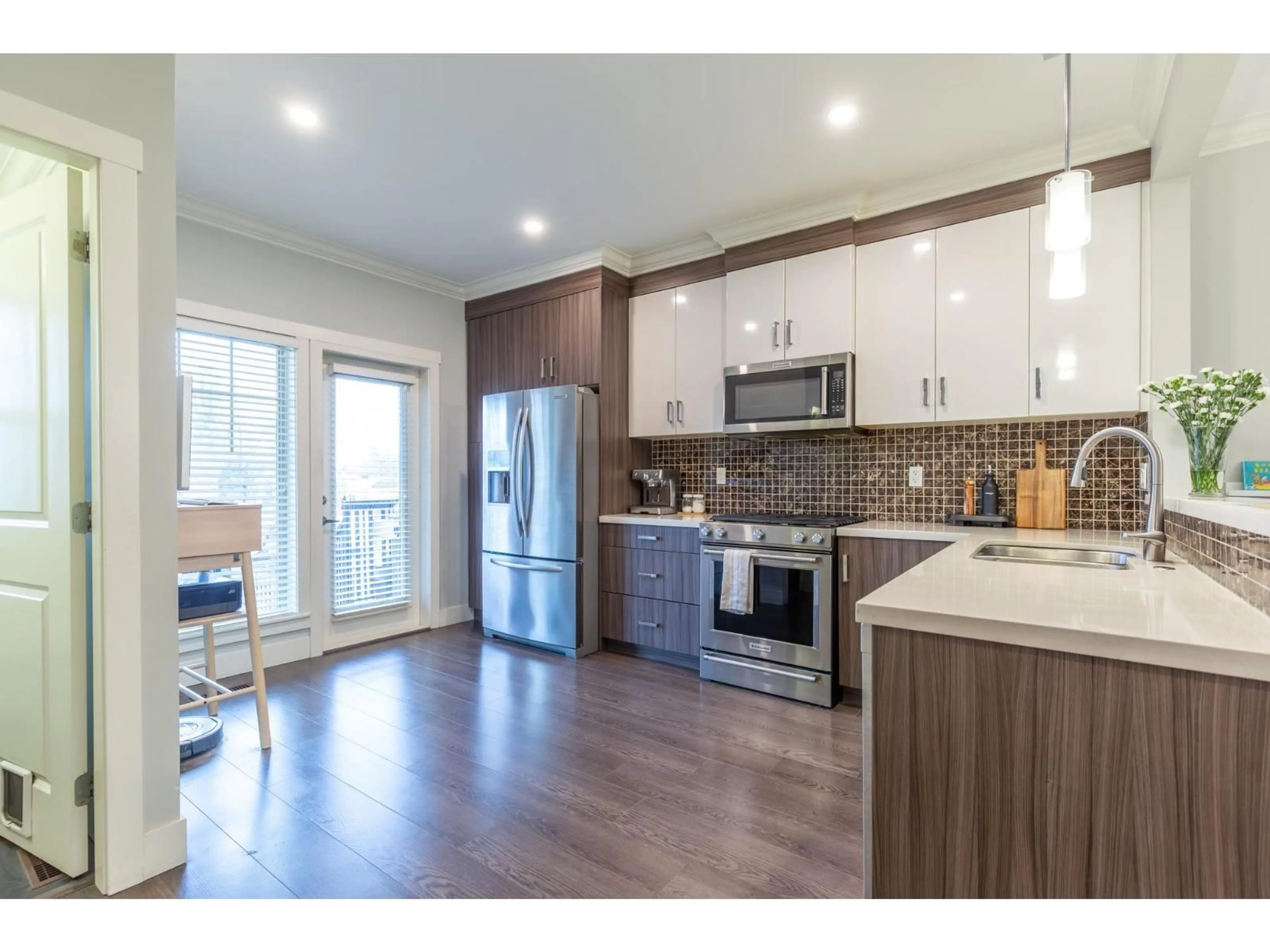 Open concept kitchen, wood/laminate floor for 60 - 19097 64 AVENUE, Surrey British Columbia V3S6X5
