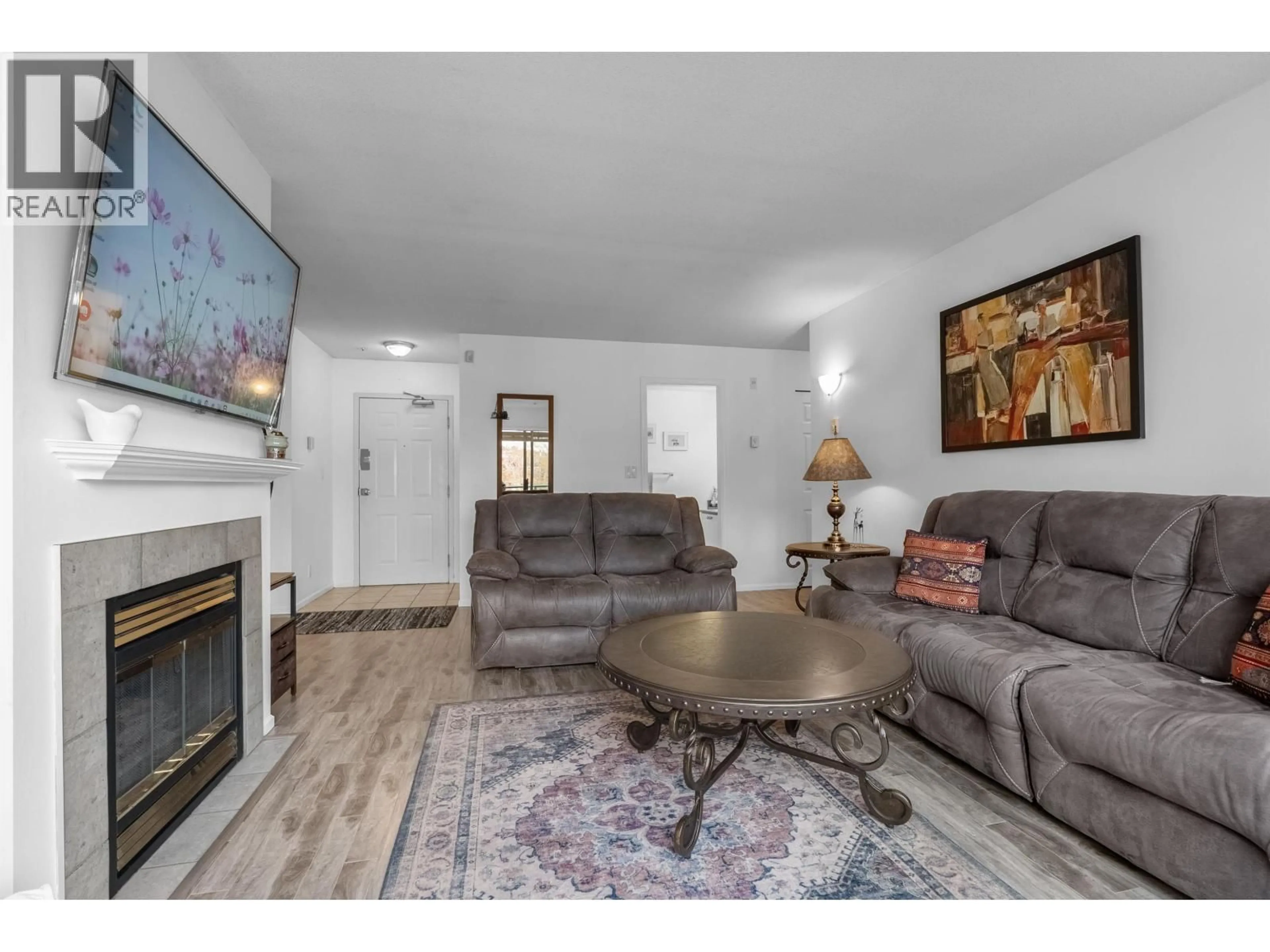 Living room with furniture, unknown for P12 - 223 MOUNTAIN HIGHWAY, North Vancouver British Columbia V7J3V3