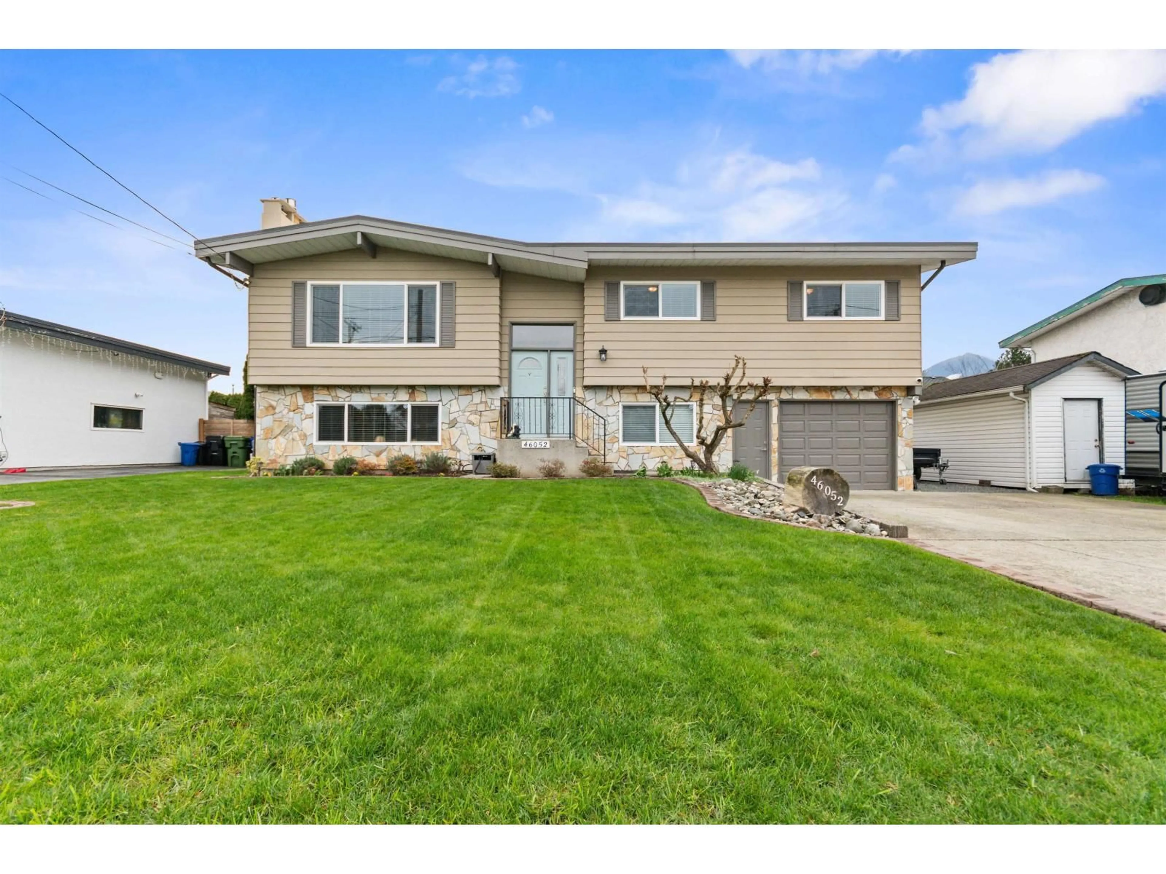 Home with vinyl exterior material, street for 46052 HIGGINSON ROAD, Chilliwack British Columbia V2R2A9