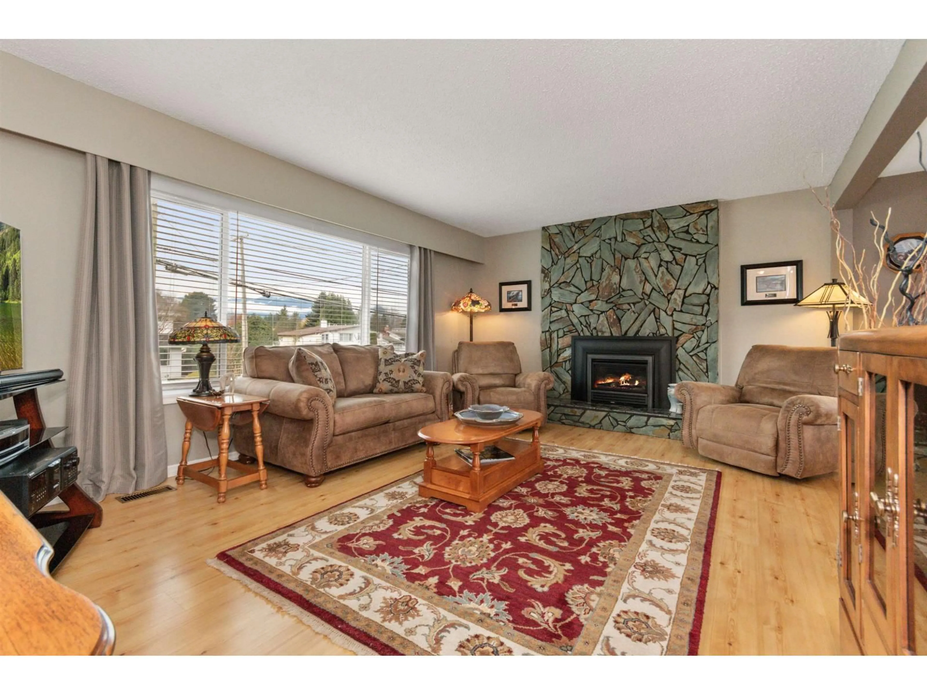 Living room with furniture, unknown for 46052 HIGGINSON ROAD, Chilliwack British Columbia V2R2A9