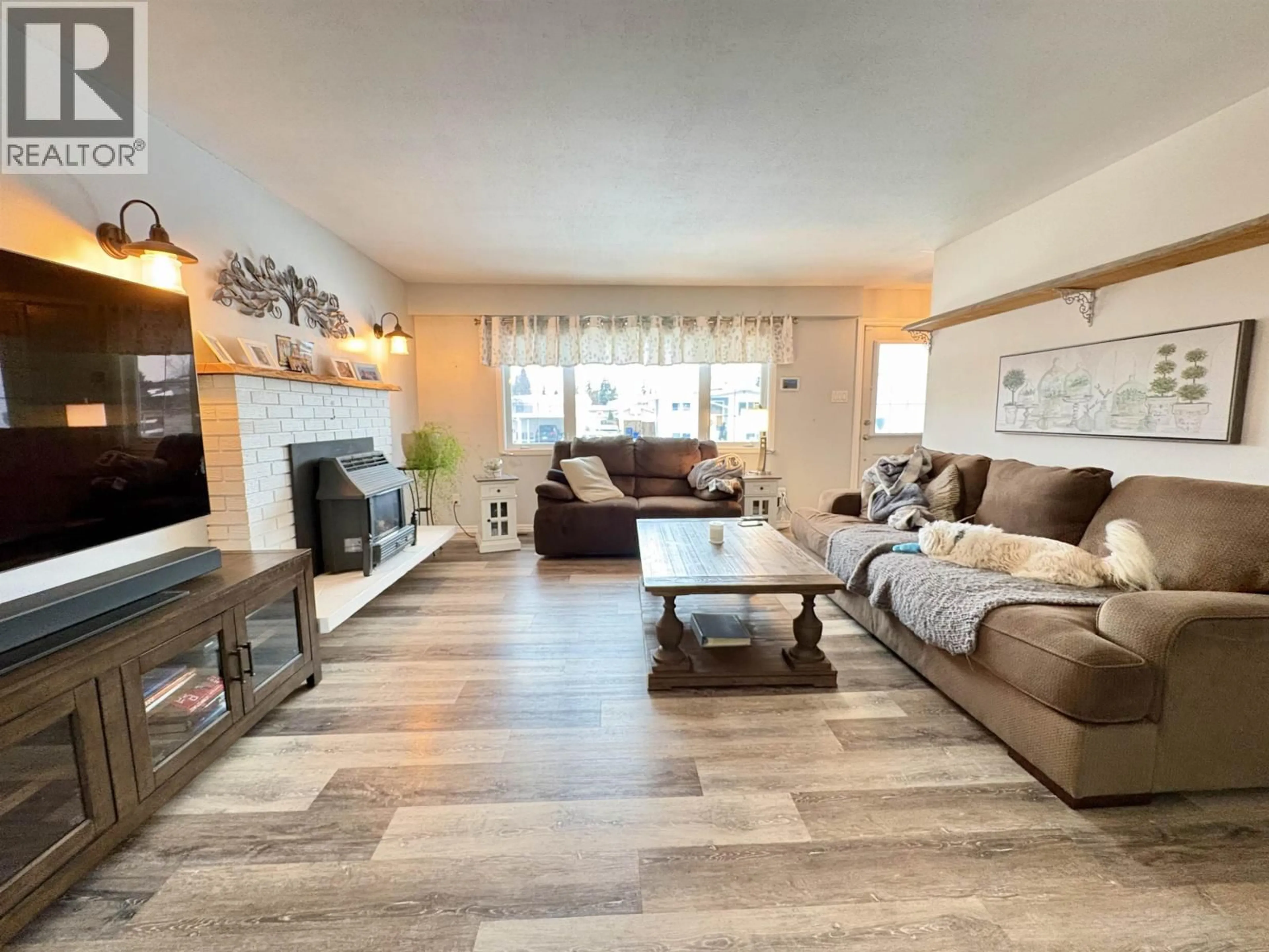 Living room with furniture, unknown for 1443 JUBILEE AVENUE, Prince George British Columbia V2M4B3