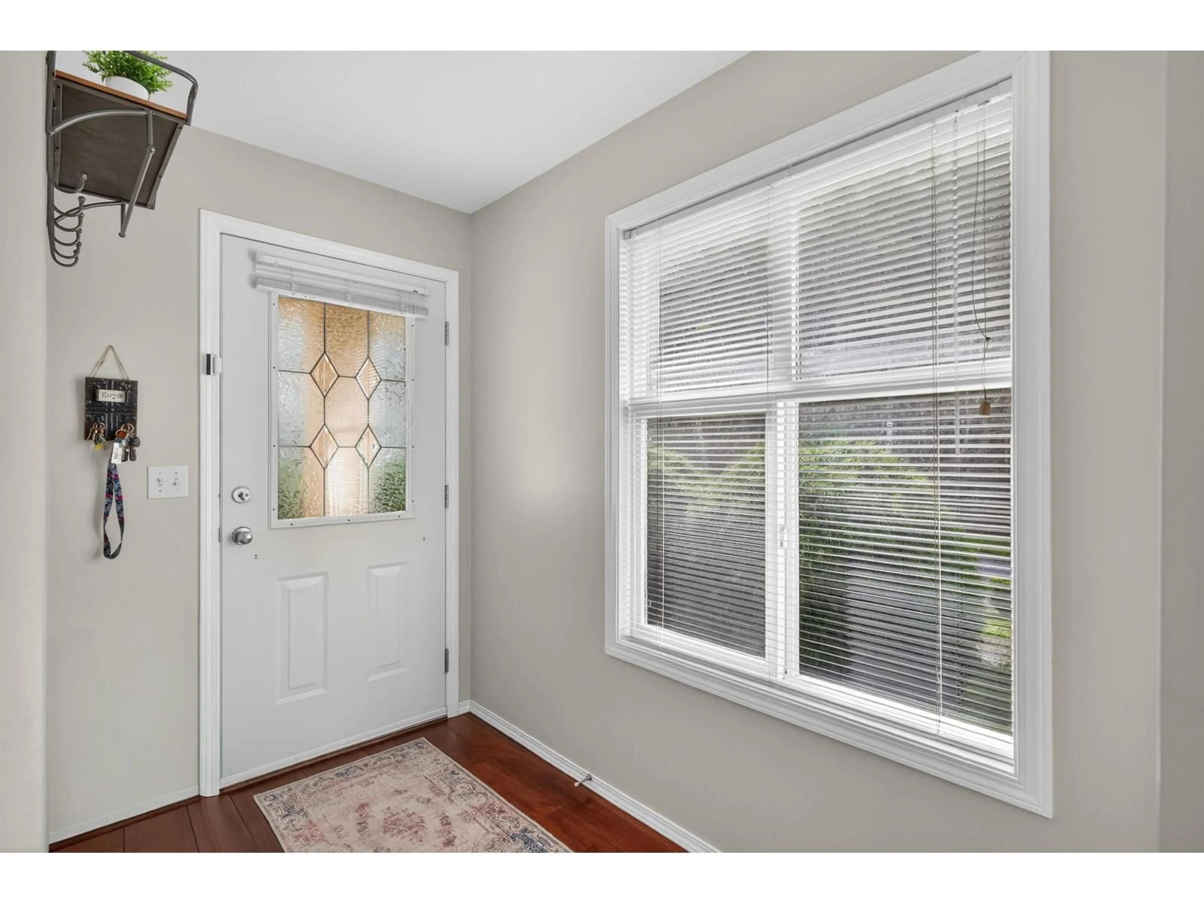 Indoor entryway for 10 - 46906 RUSSELL ROAD, Chilliwack British Columbia V2R5T3