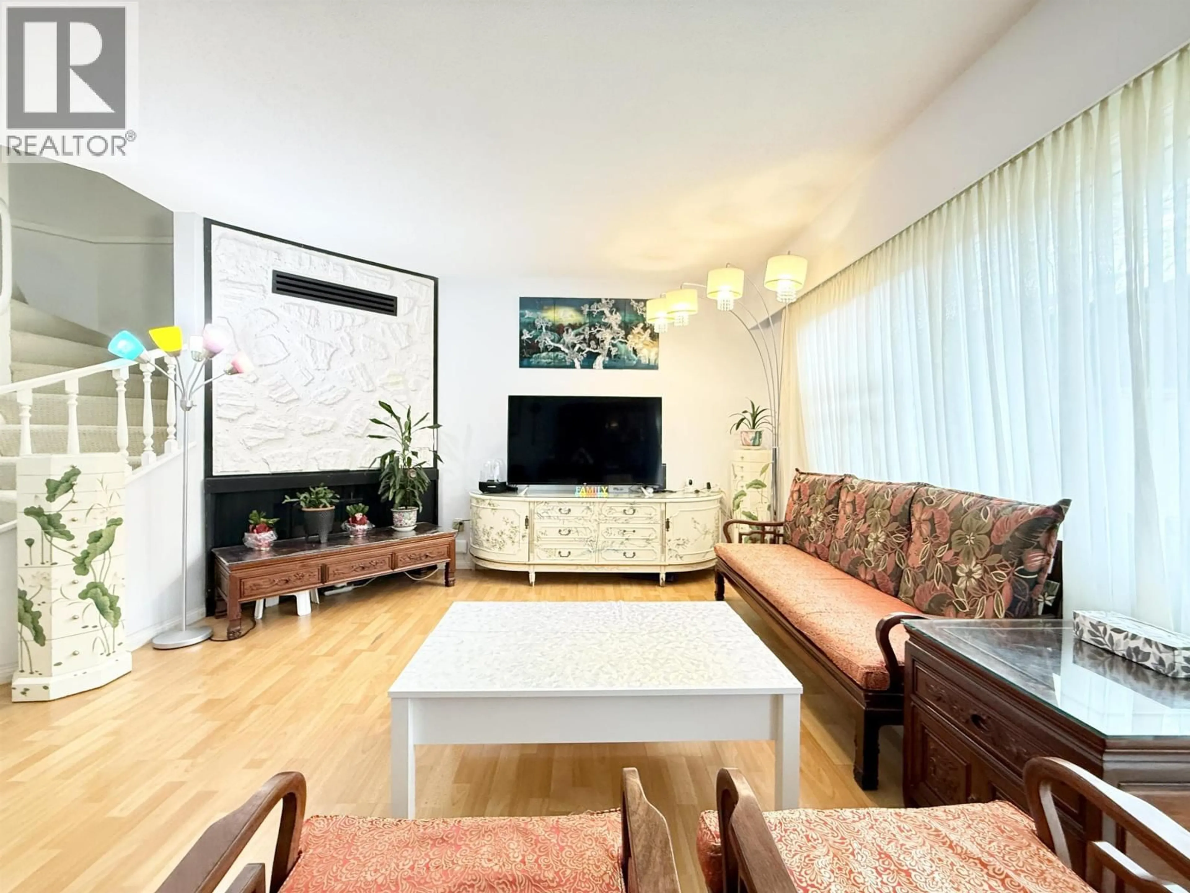 Living room with furniture, wood/laminate floor for 27 - 10011 SWINTON CRESCENT, Richmond British Columbia V7A3S9