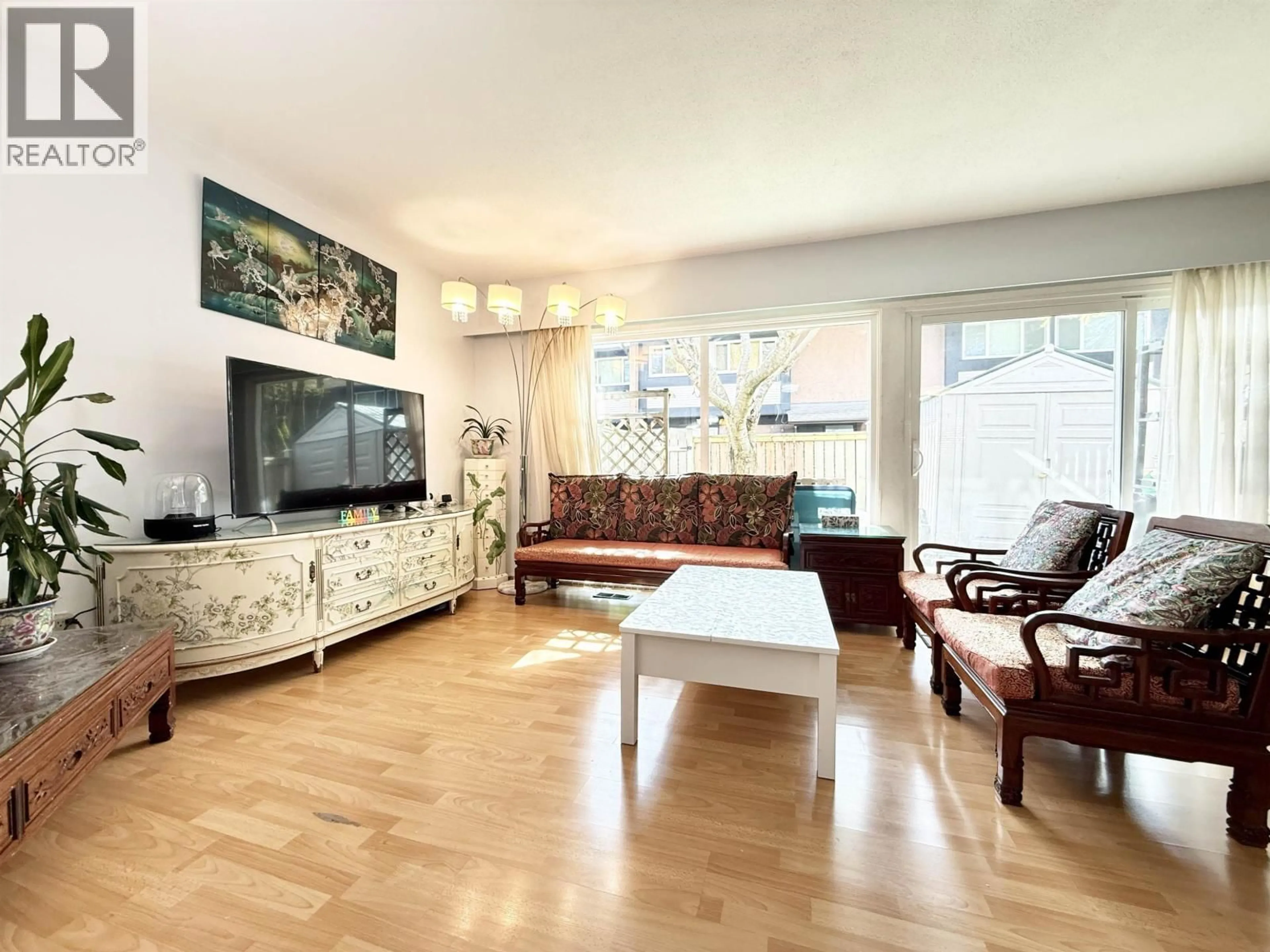 Living room with furniture, wood/laminate floor for 27 - 10011 SWINTON CRESCENT, Richmond British Columbia V7A3S9