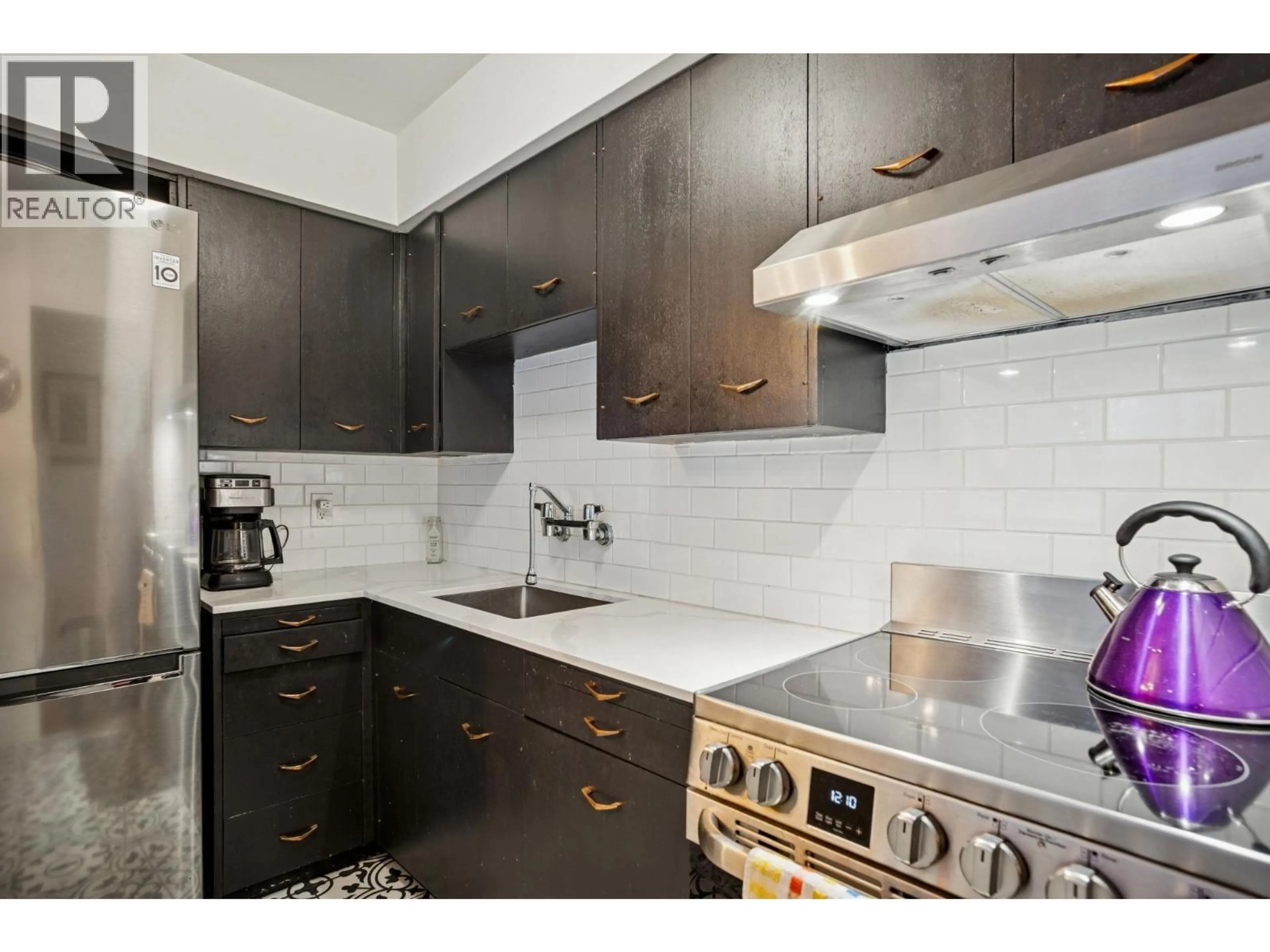 Standard kitchen, unknown for 204 - 1050 CHILCO STREET, Vancouver British Columbia V6G2R8