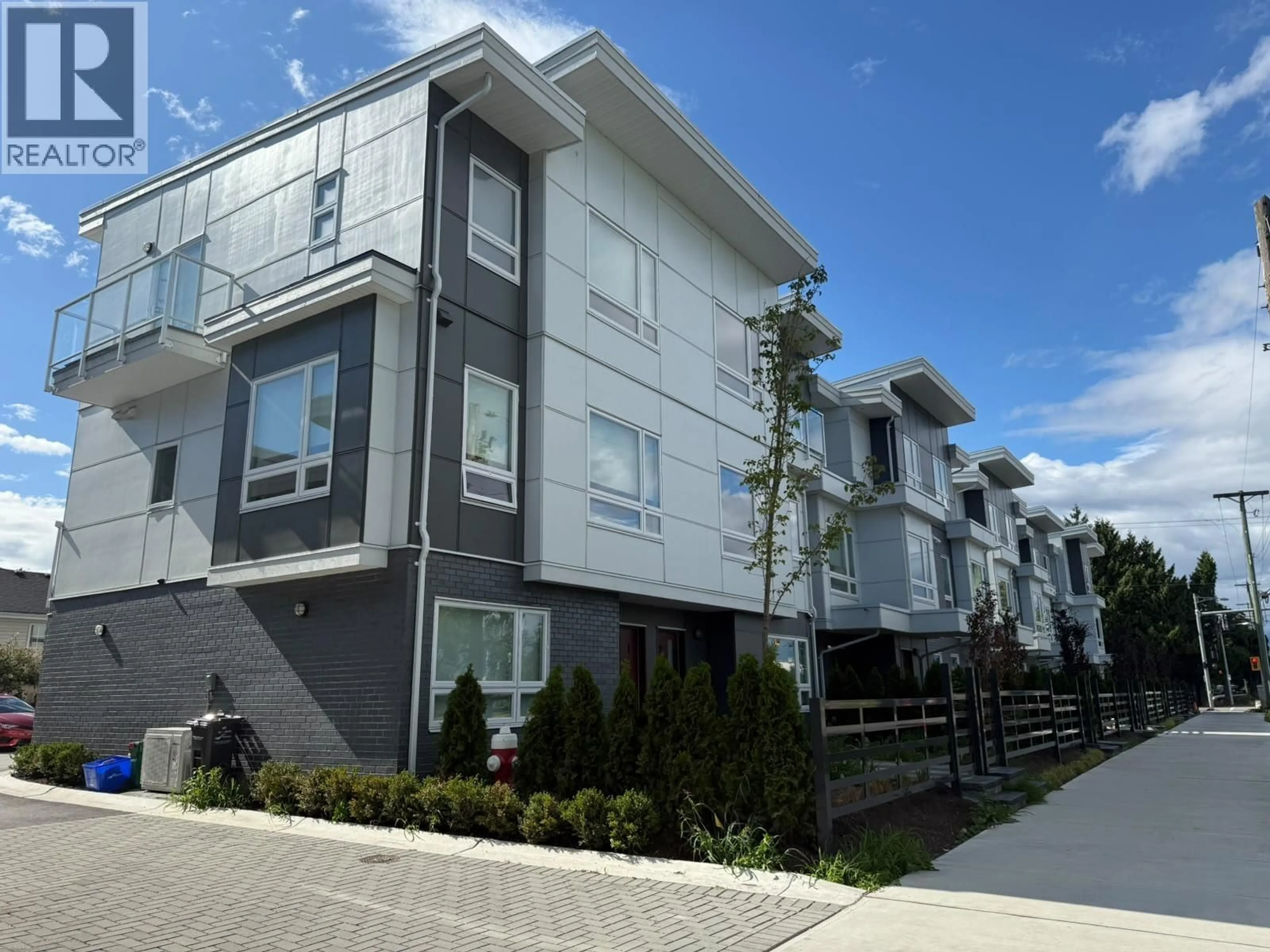 Home with vinyl exterior material, street for 10 - 3033 SHELL ROAD, Richmond British Columbia V6X0B8