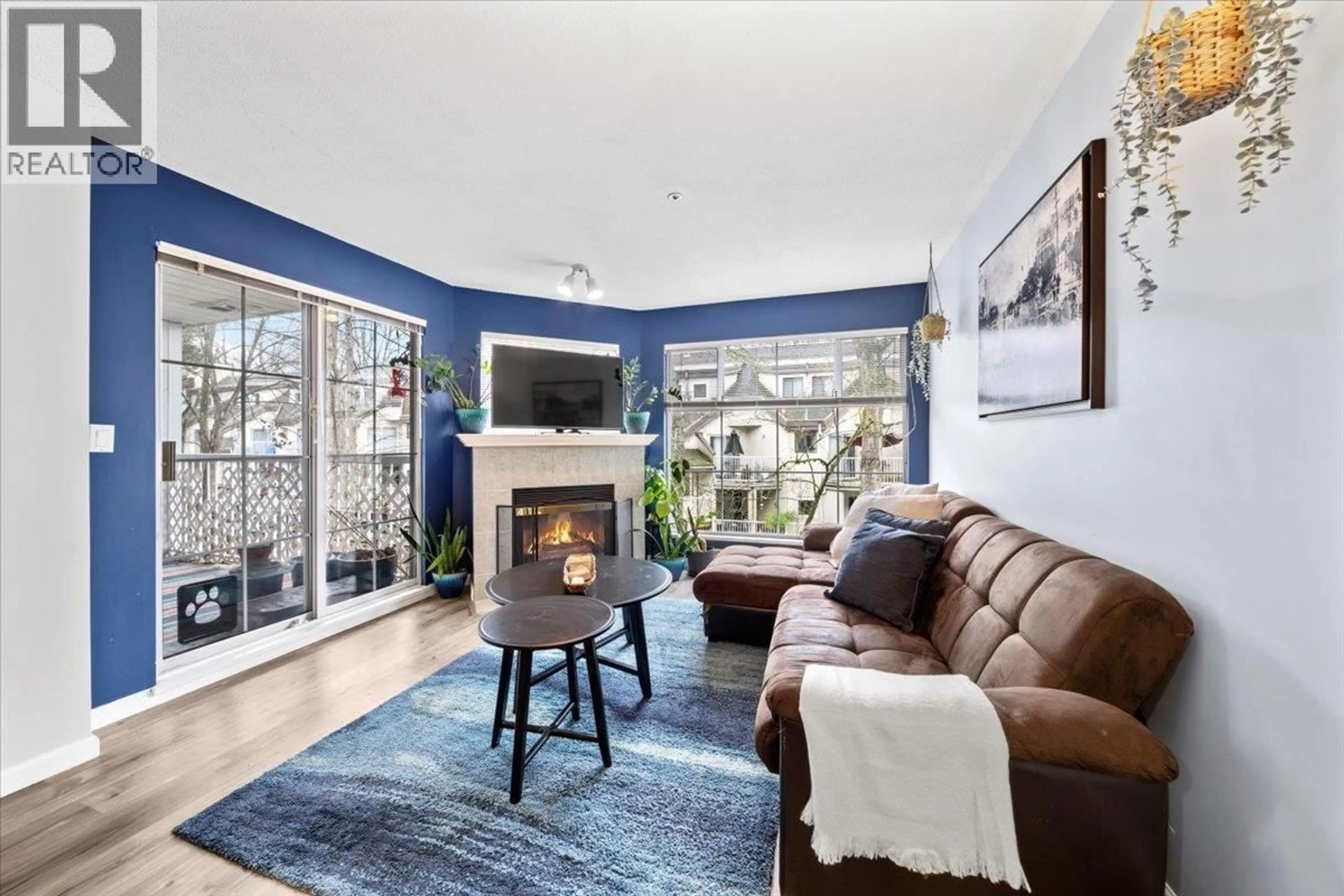 Living room with furniture, unknown for 215 - 2678 DIXON STREET, Port Coquitlam British Columbia V3C6L7