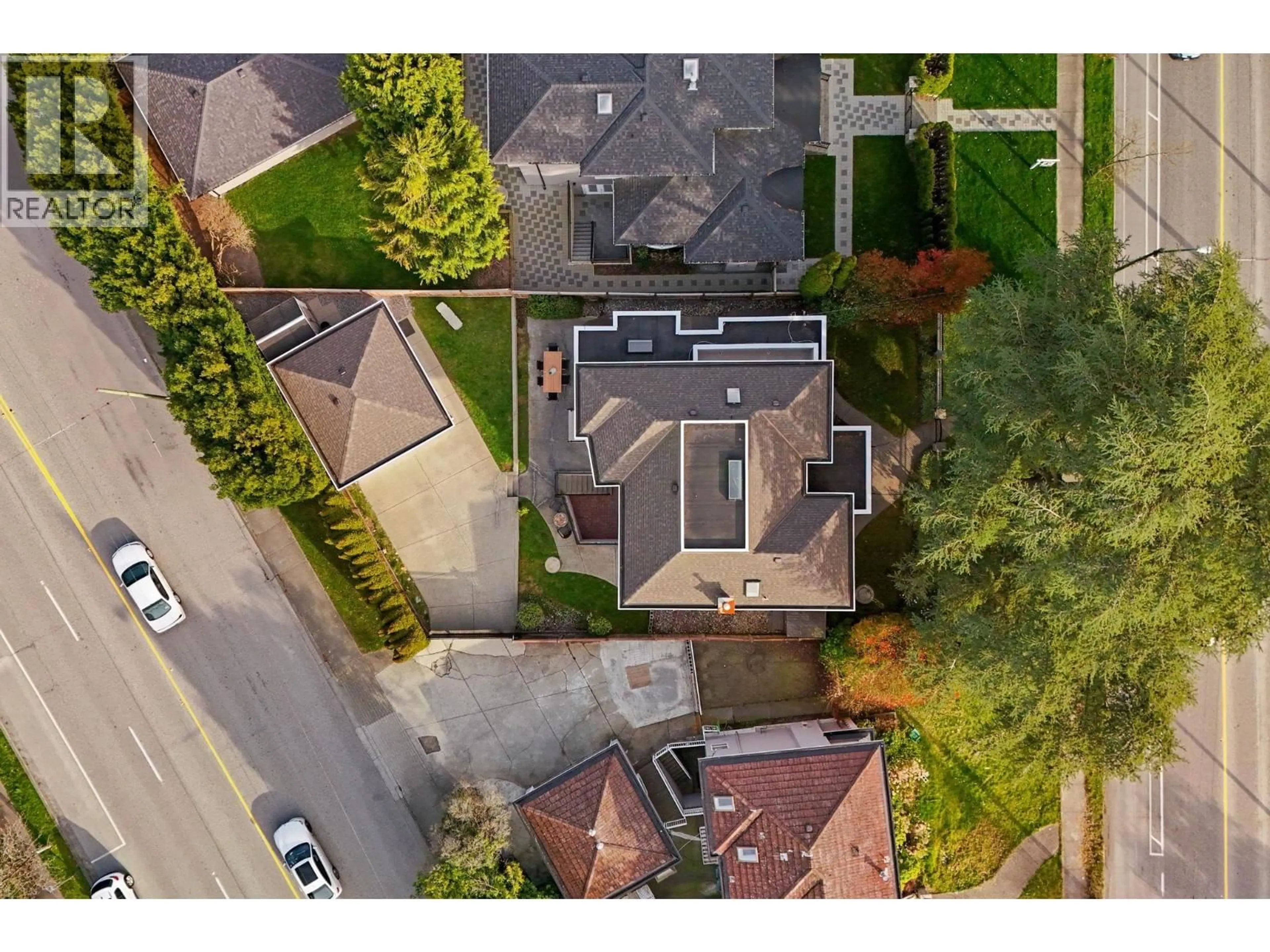 A pic from outside/outdoor area/front of a property/back of a property/a pic from drone, street for 4087 MARINE DRIVE, Vancouver British Columbia V6N4A5