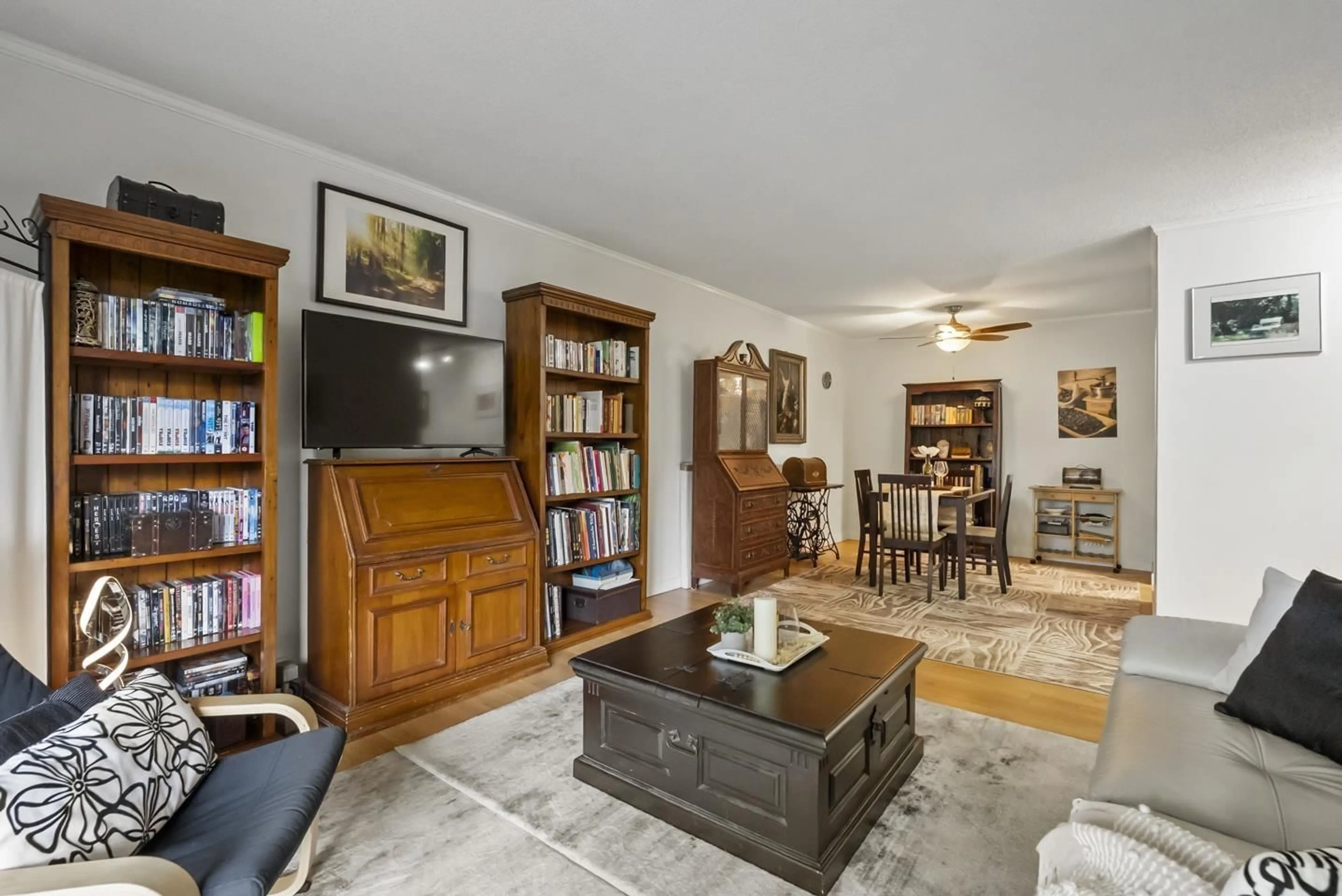 Living room with furniture, unknown for 106 - 1720 SOUTHMERE CRESCENT, Surrey British Columbia V4A6E3