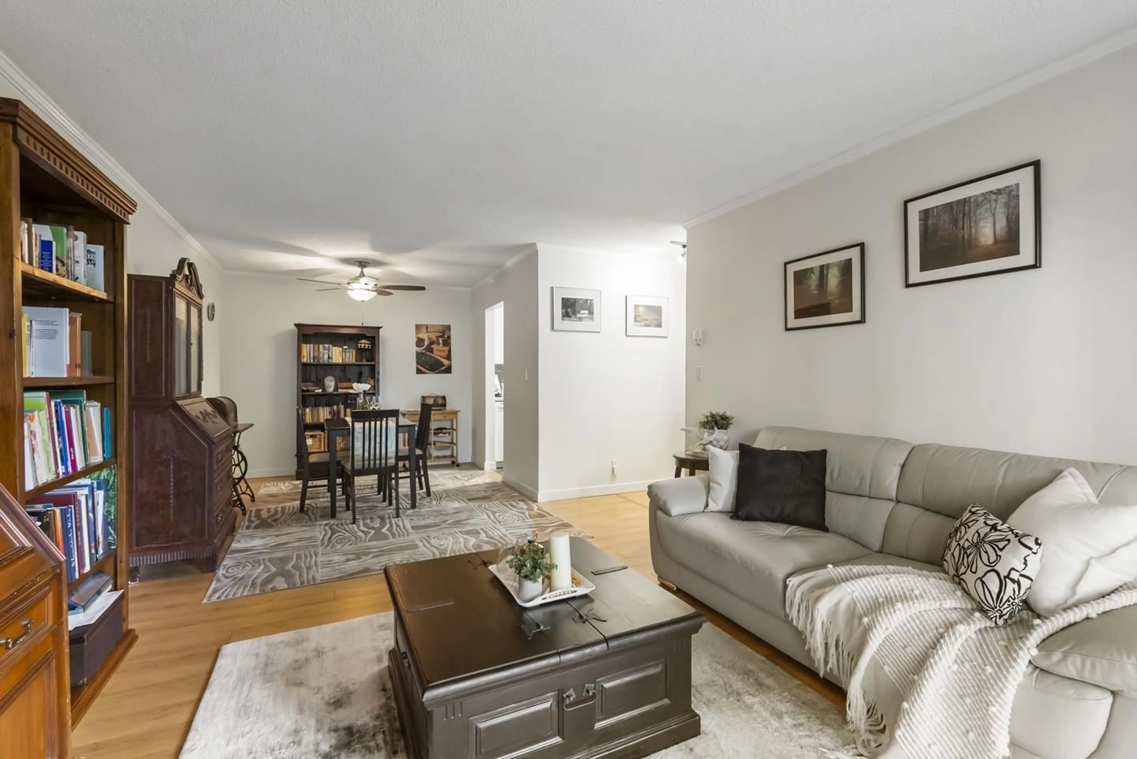 Living room with furniture, unknown for 106 - 1720 SOUTHMERE CRESCENT, Surrey British Columbia V4A6E3