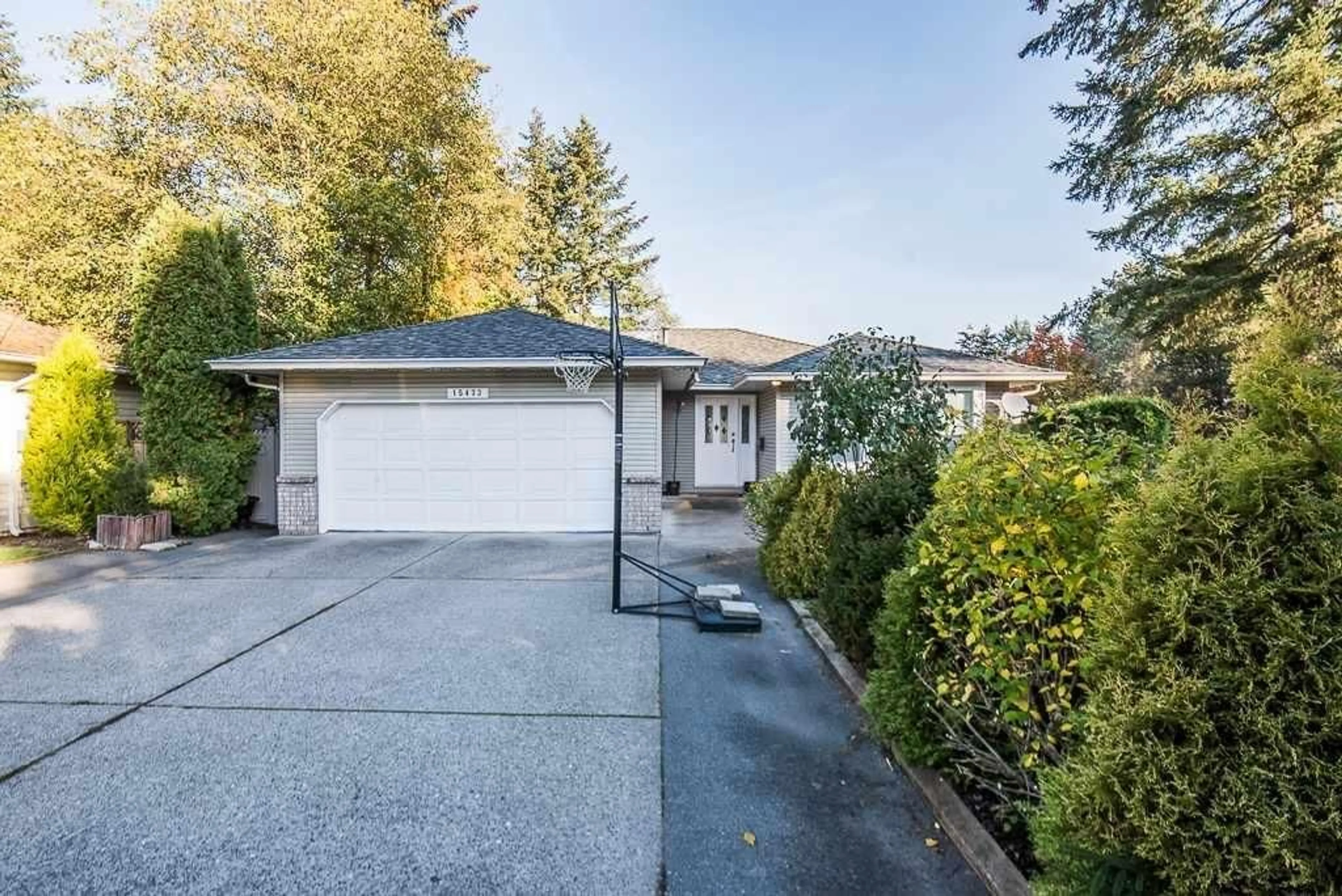 A pic from outside/outdoor area/front of a property/back of a property/a pic from drone, street for 15473 27A AVENUE, Surrey British Columbia V4P1G1