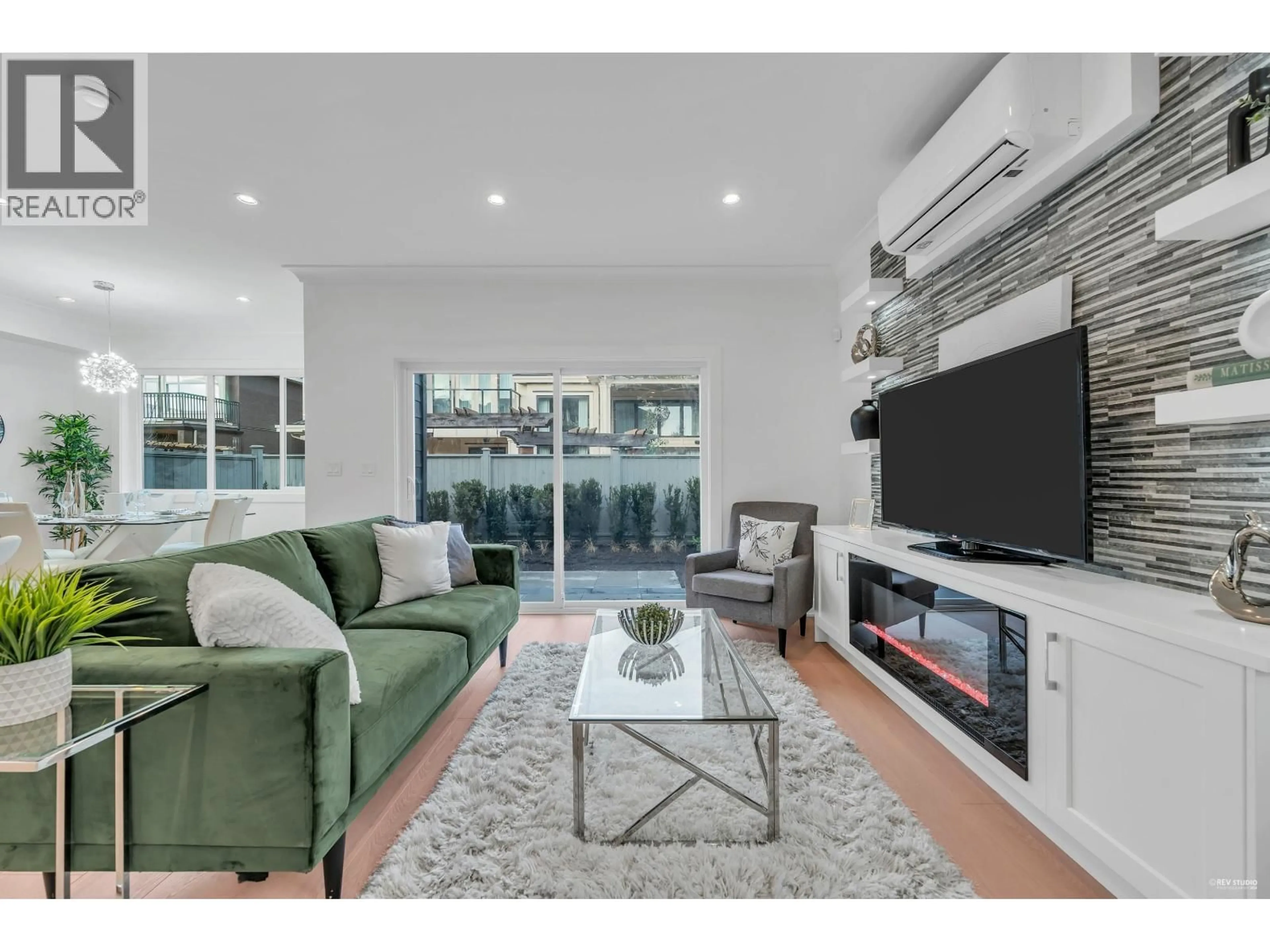 Living room with furniture, unknown for 105 - 8233 WILLIAMS ROAD, Richmond British Columbia V7A1G4